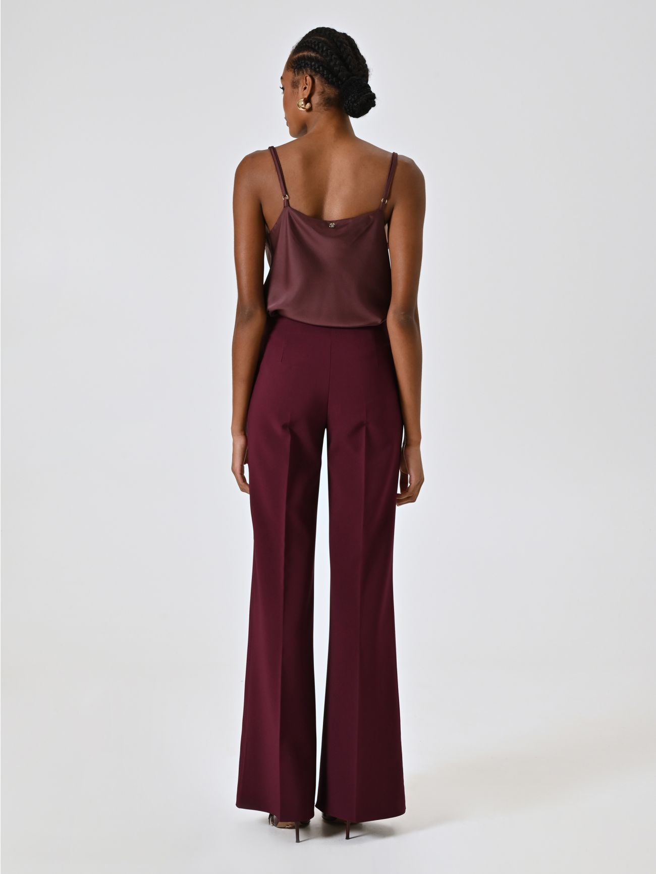 Pantalon palazzo bordeaux en tissu technique det_3