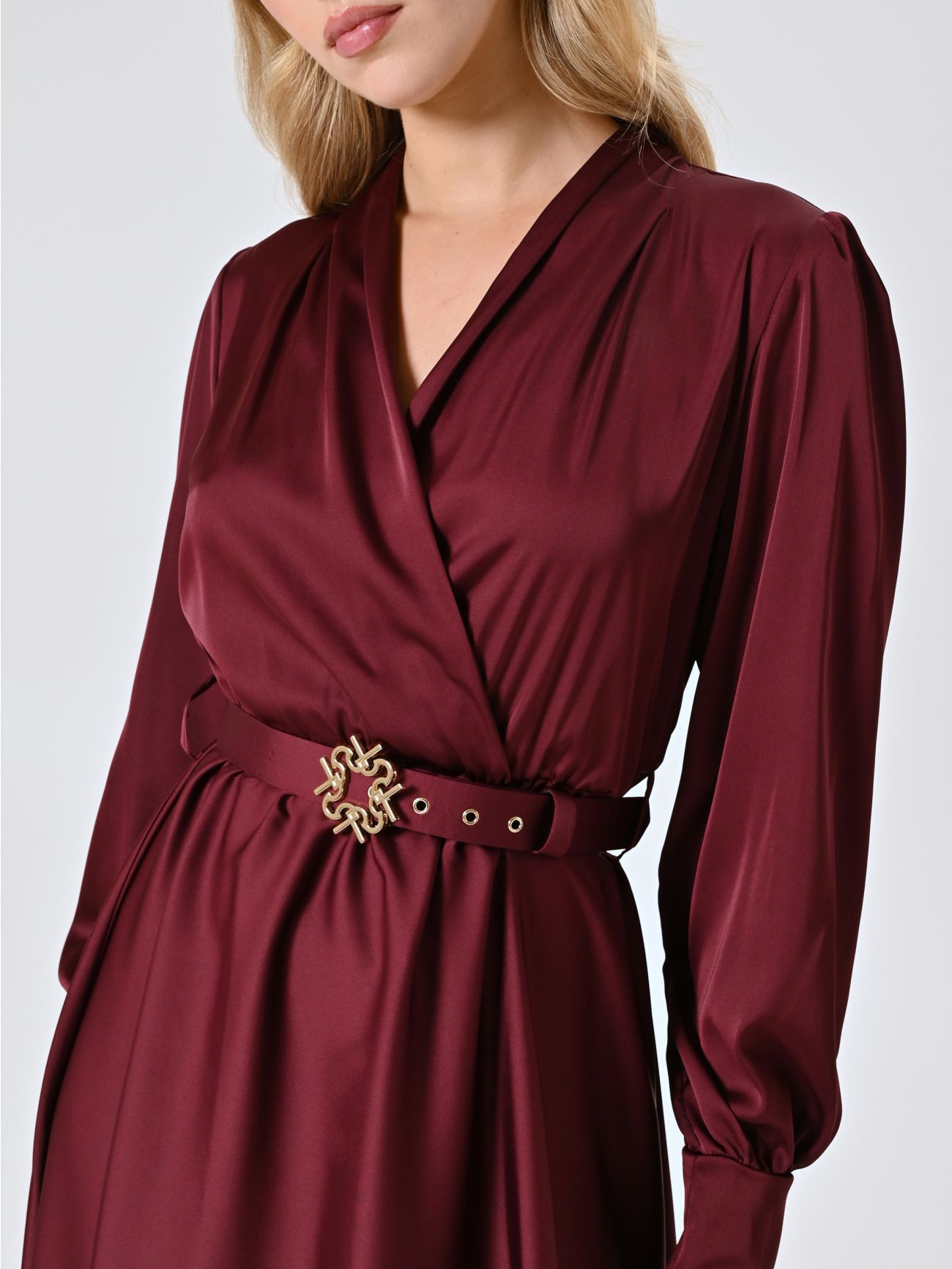 Robe bordeaux en satin in_i5