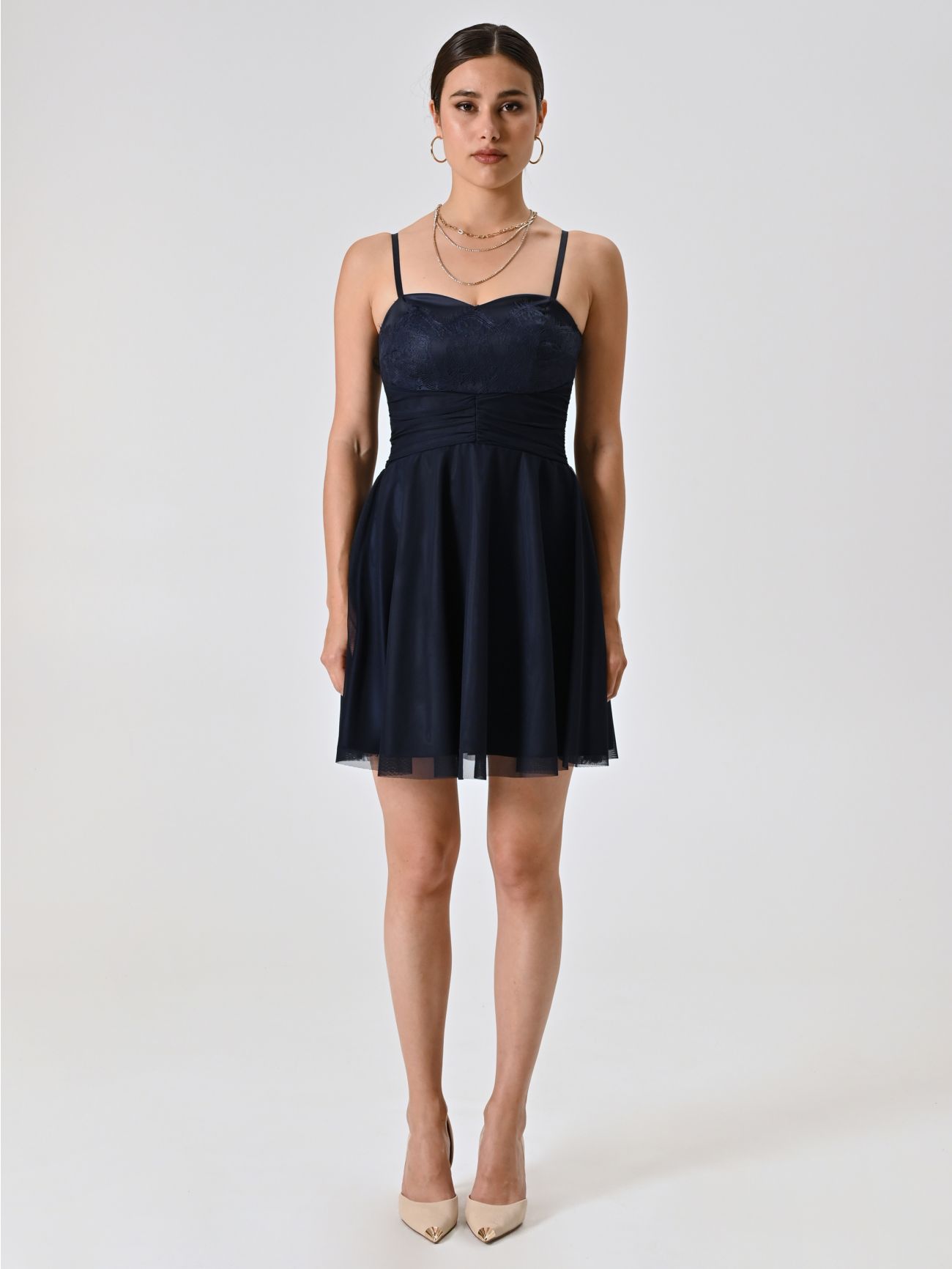 Kurzes Kleid mit Tellerrock in Marineblau det_1