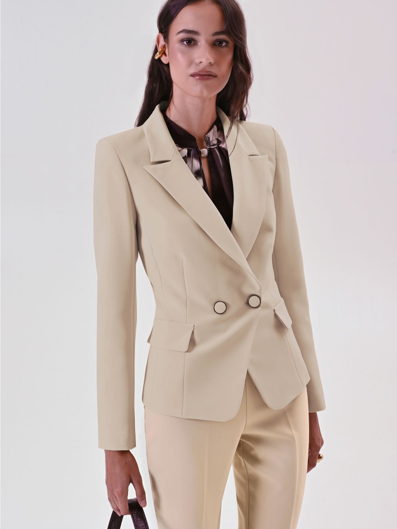Zweireihige Jacke in hellem Beige sp_e1