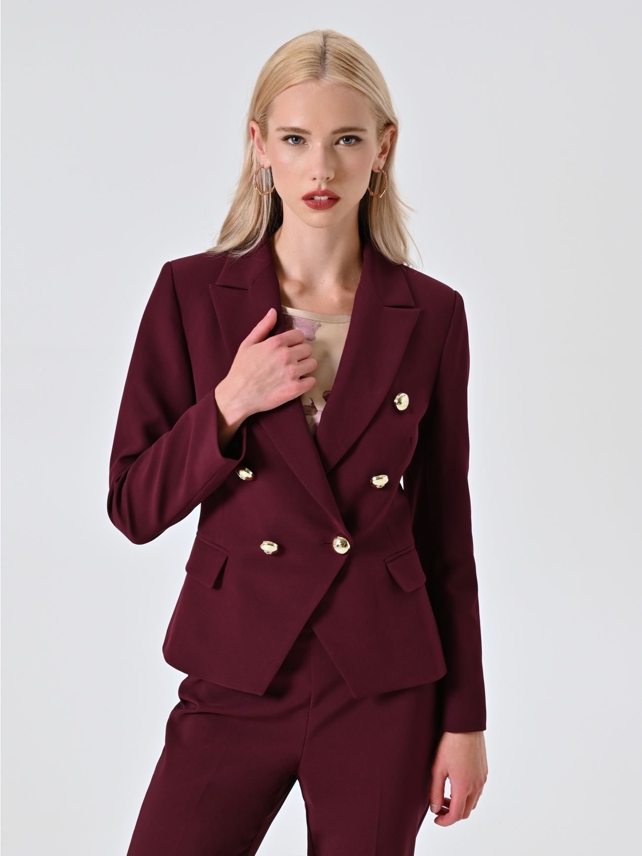 Zweireihige Jacke in Bordeaux aus technischem Gewebe sp_e1