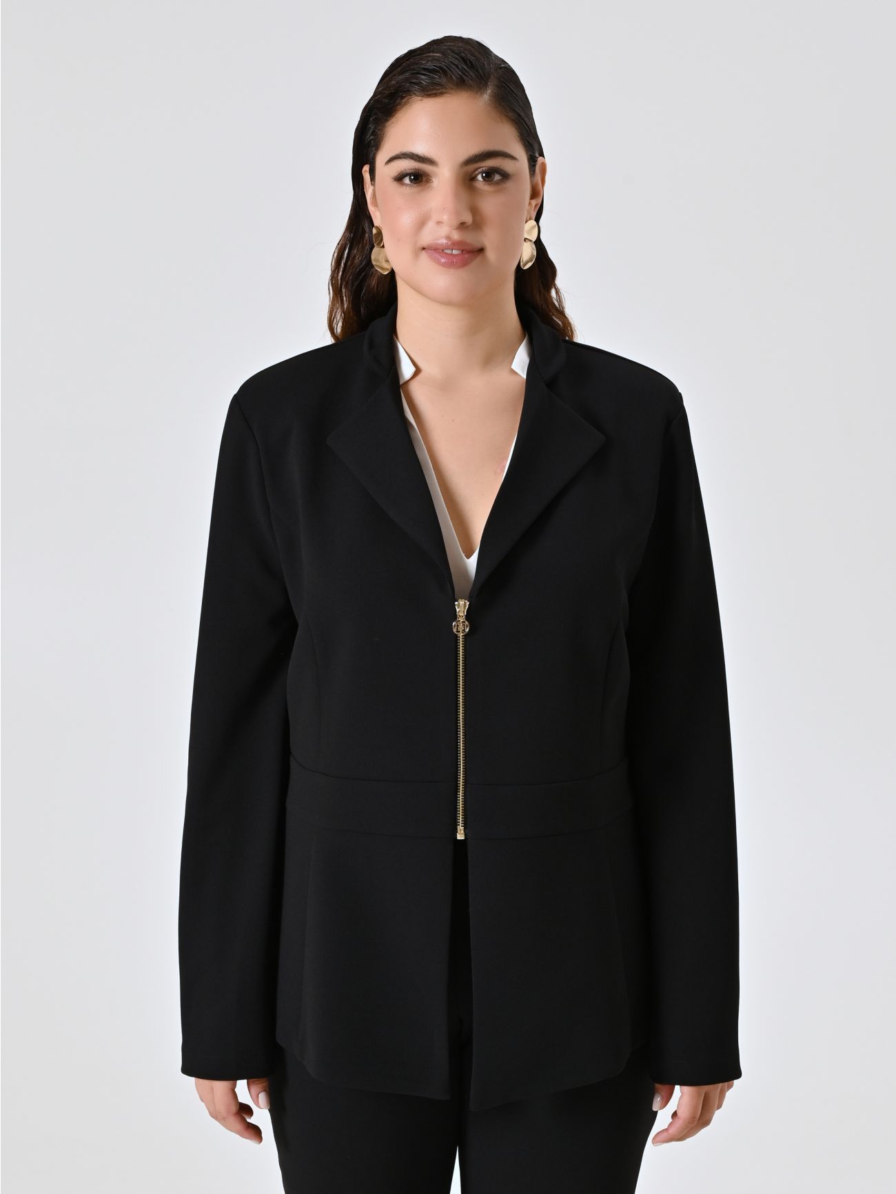 Curvy Black Jacket with Zip in Scuba Crepe det_2