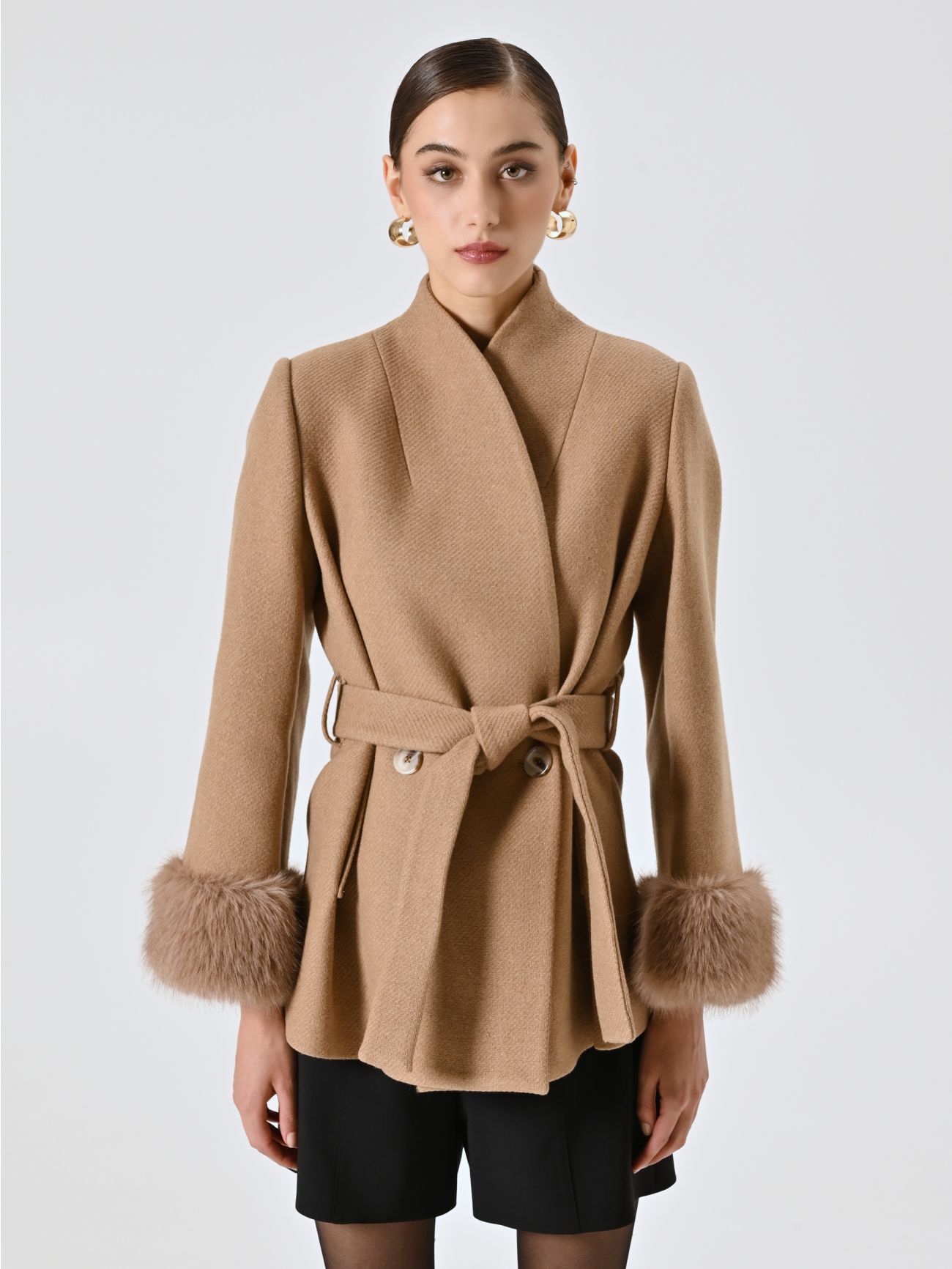 Cappotto Corto Cammello con Inserti effetto Pelliccia det_2