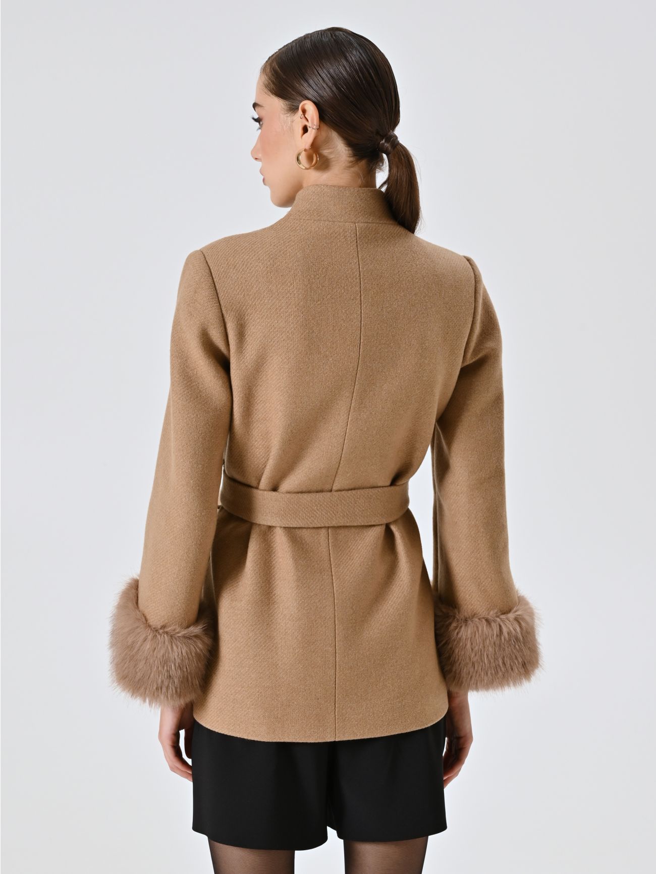 Cappotto Corto Cammello con Inserti effetto Pelliccia det_3