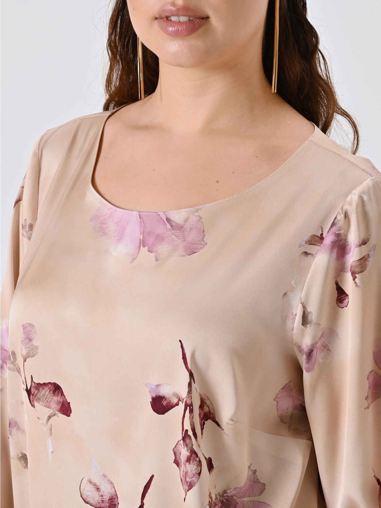 Curvy Floral Blouse in_i5