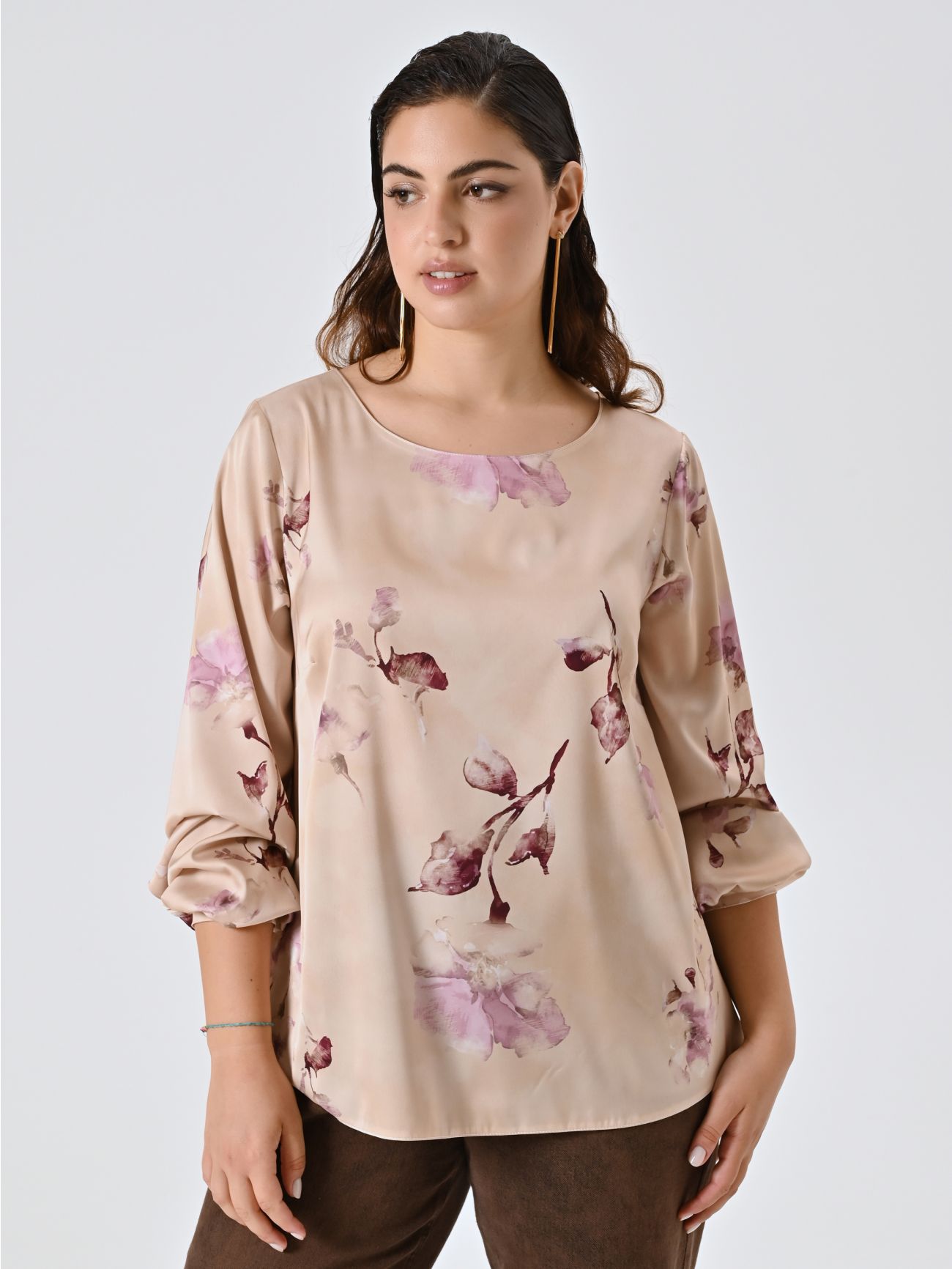 Curvy Floral Blouse in_i7