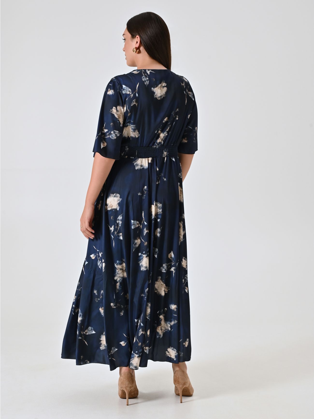 Vestido curvy azul con estampado floral det_3