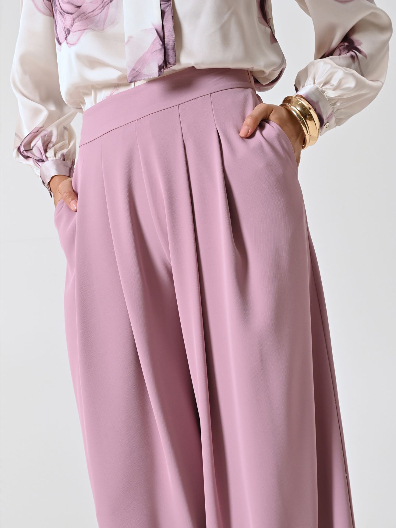 Pantalón amplio malva con pinzas in_i5