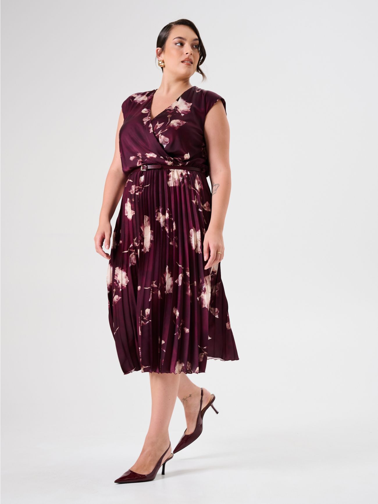 Vestido plisado curvy con estampado floral in_i7