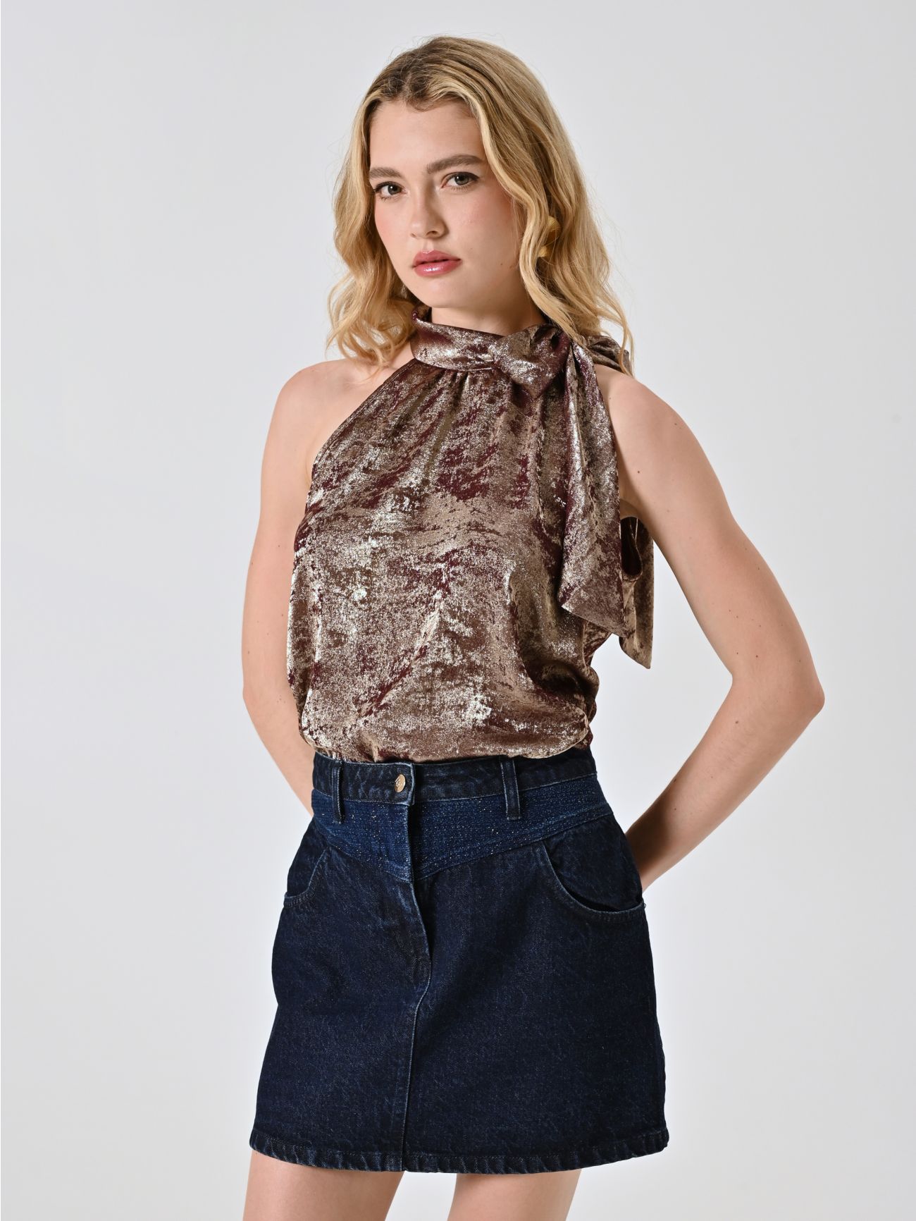 Top halter bordeaux à nœud in_i7