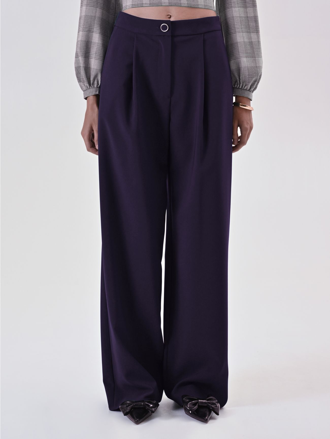 Blaue Palazzohose mit Bundfalten aus Funktionsgewebe det_2