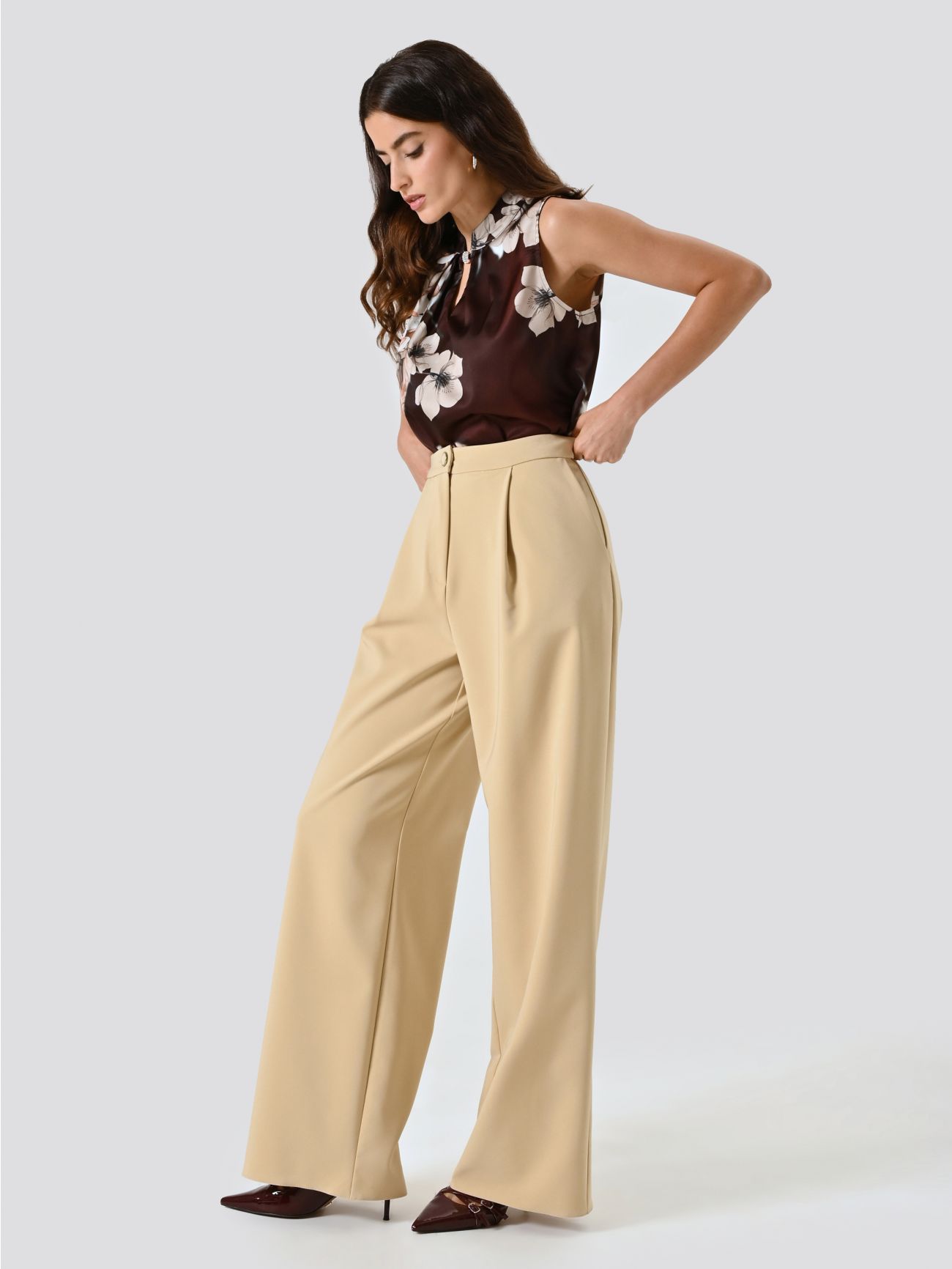 Dark Beige Palazzo Trousers with Darts in Technical Fabric in_i7