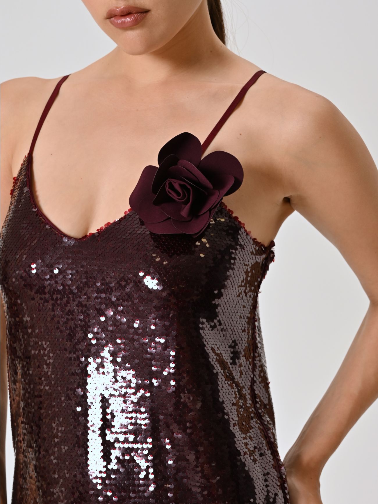 Paillettenkleid in Bordeaux in_i5
