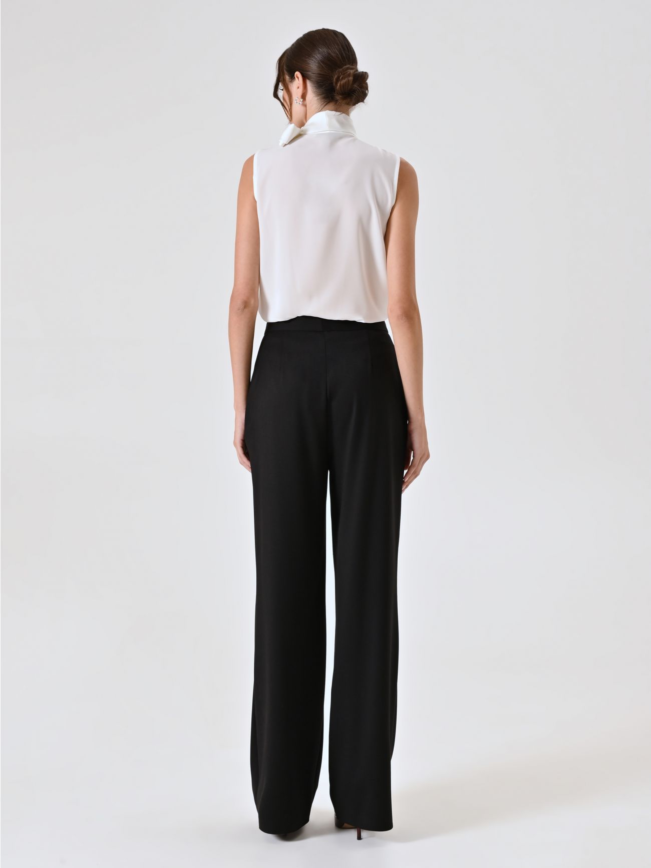 Black Tailored Trousers with Pleats det_3