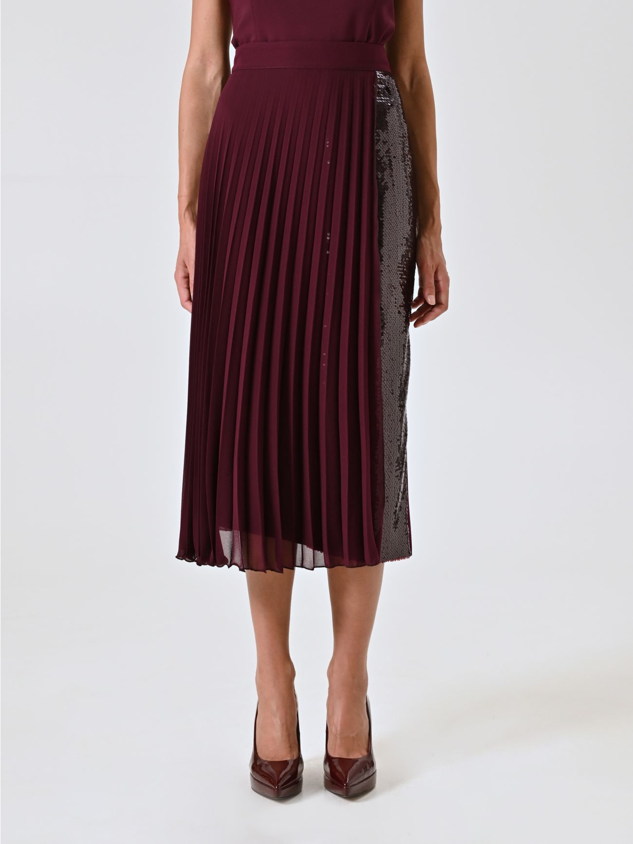 Burgundy Pleated Skirt with Sequins det_2