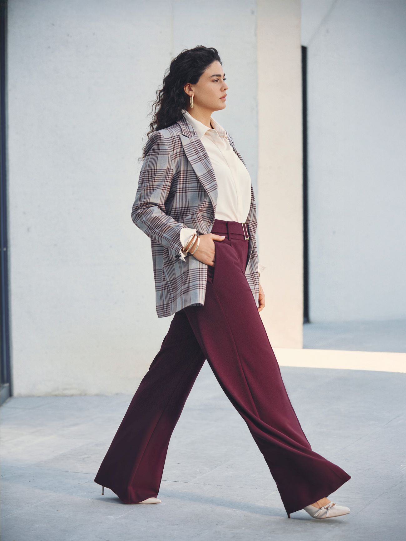 Pantalón curvy burdeos con hebilla sp_e1