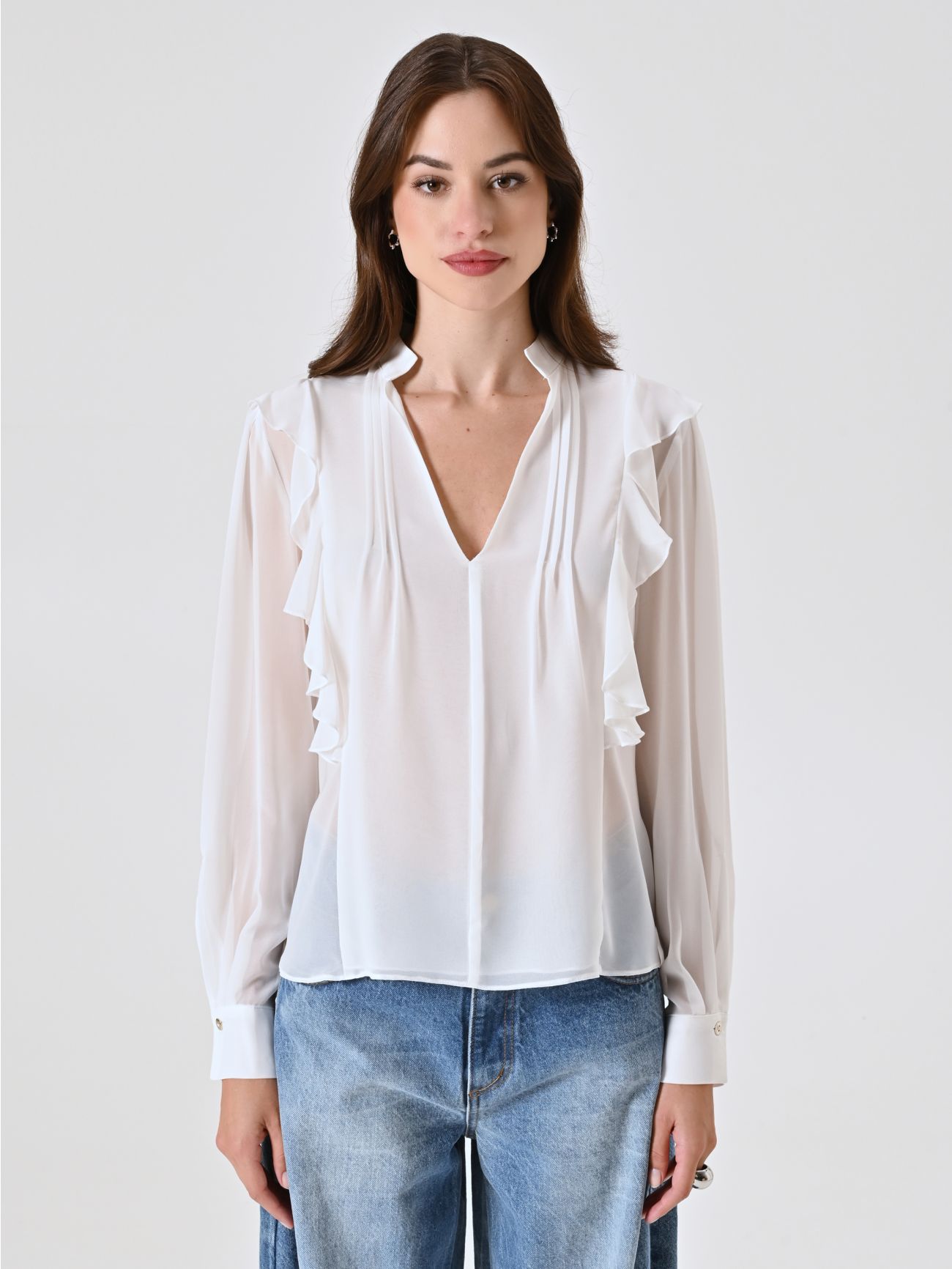 White Blouse with Ruffles and Gold Chain det_2