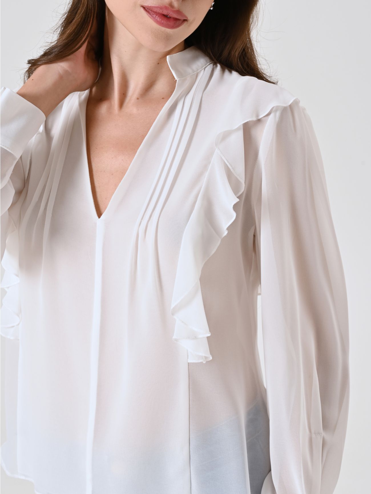 White Blouse with Ruffles and Gold Chain in_i5