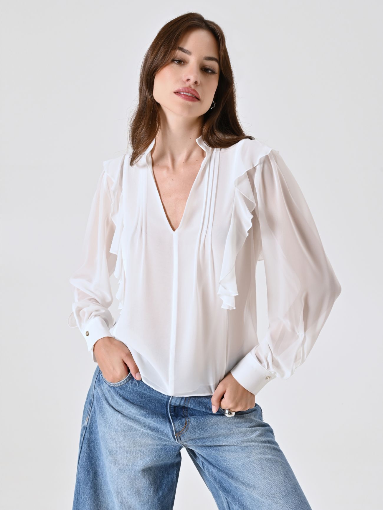 White Blouse with Ruffles and Gold Chain in_i7