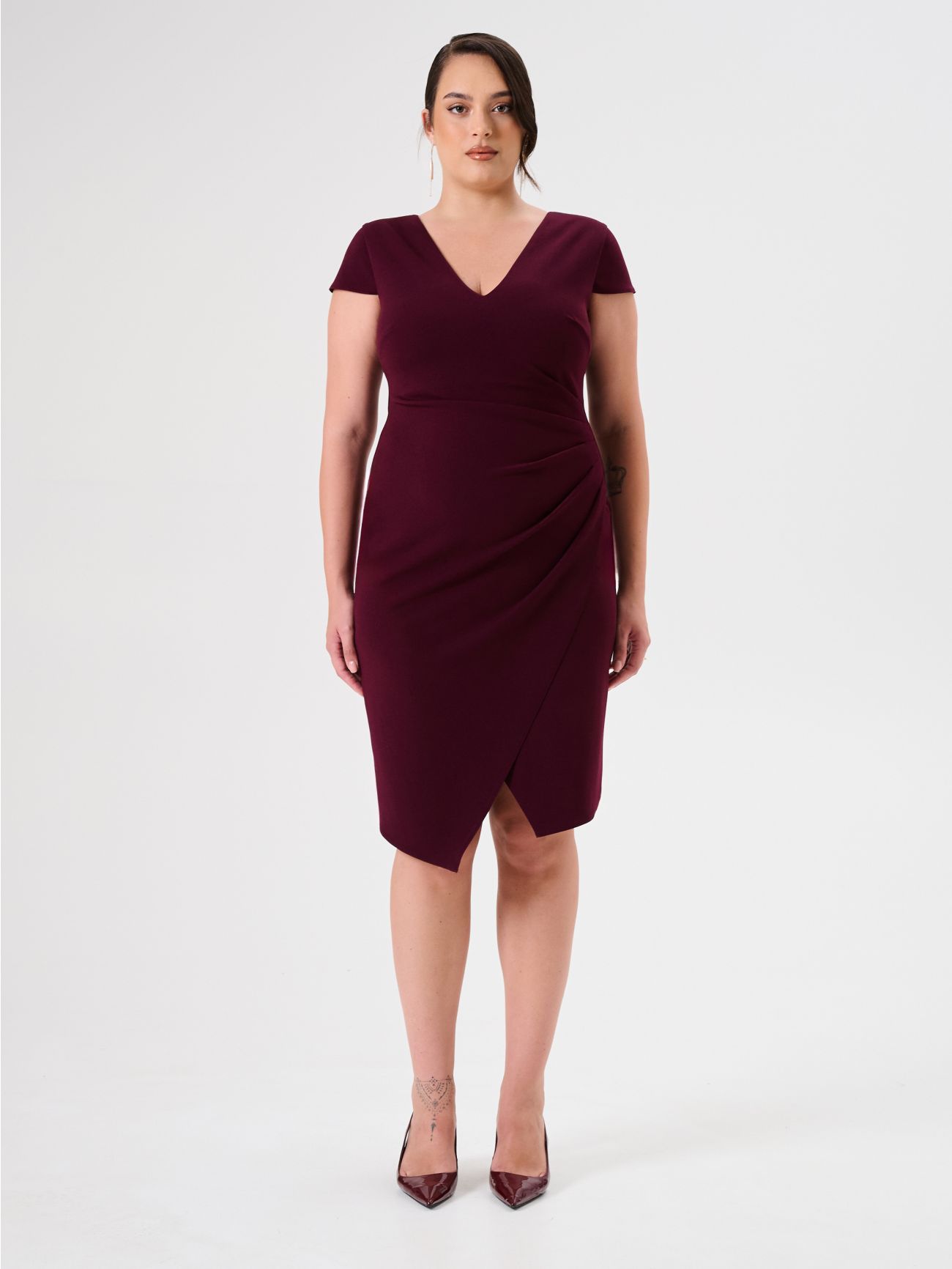 Vestido de tubo curvy en neopreno crepé burdeos det_1