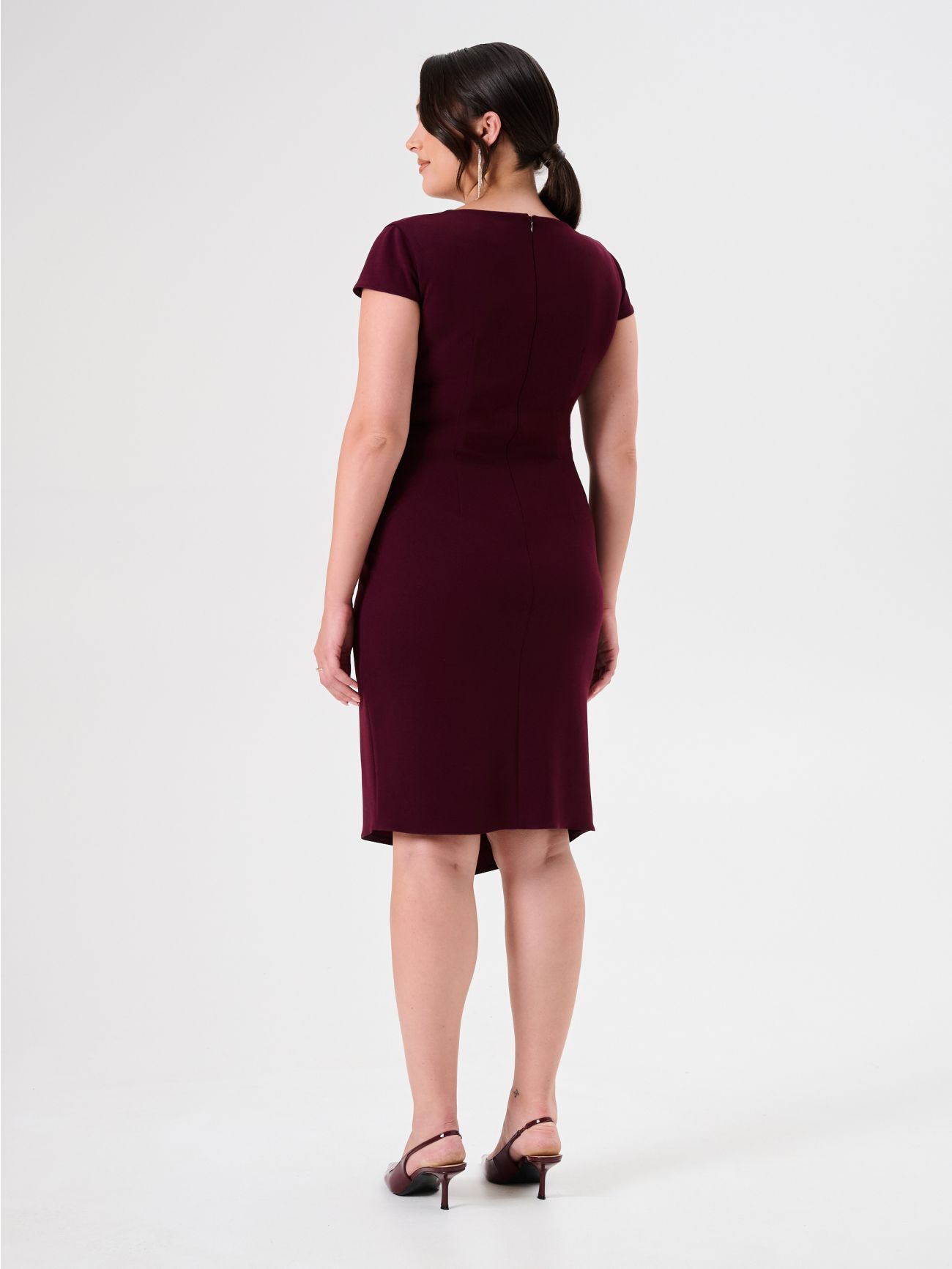 Vestido de tubo curvy en neopreno crepé burdeos det_3