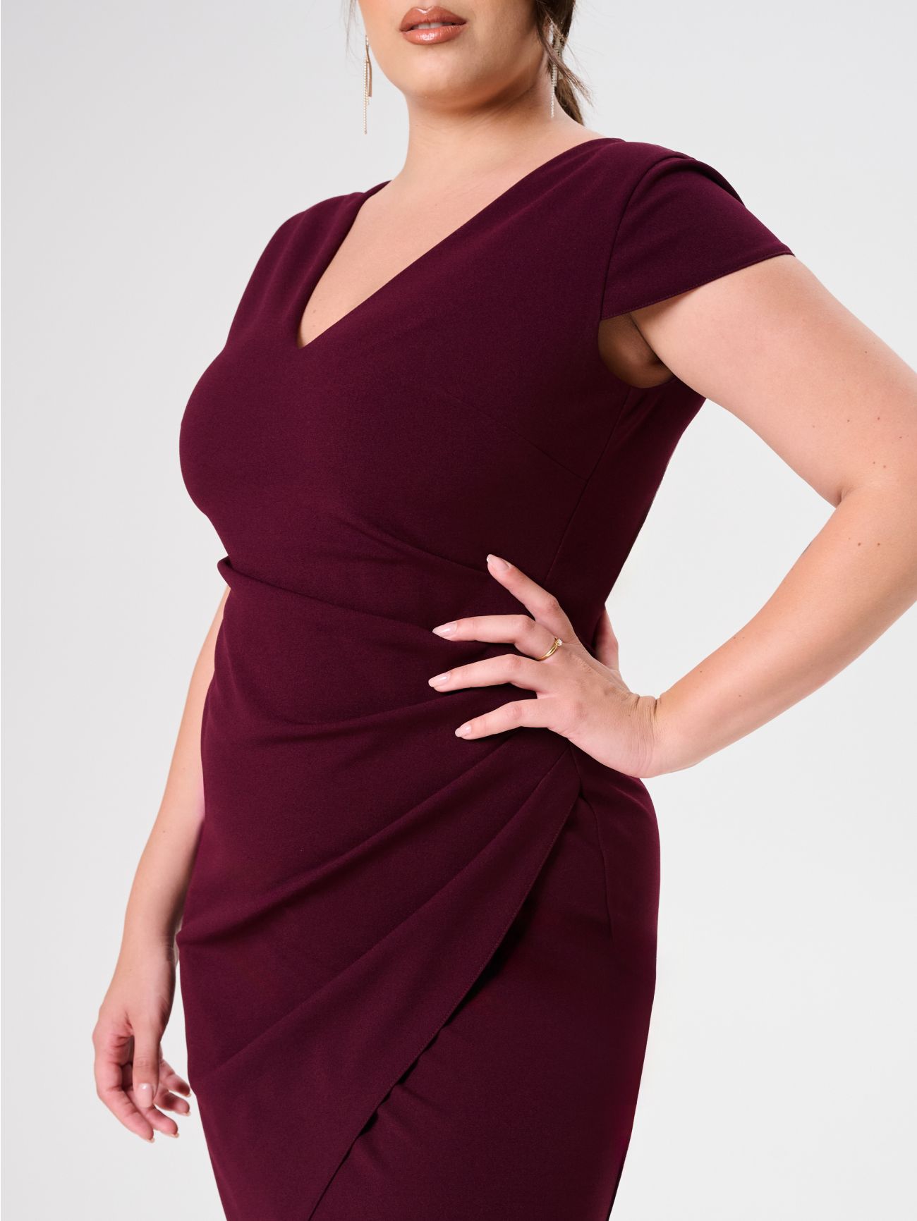 Vestido de tubo curvy en neopreno crepé burdeos in_i5