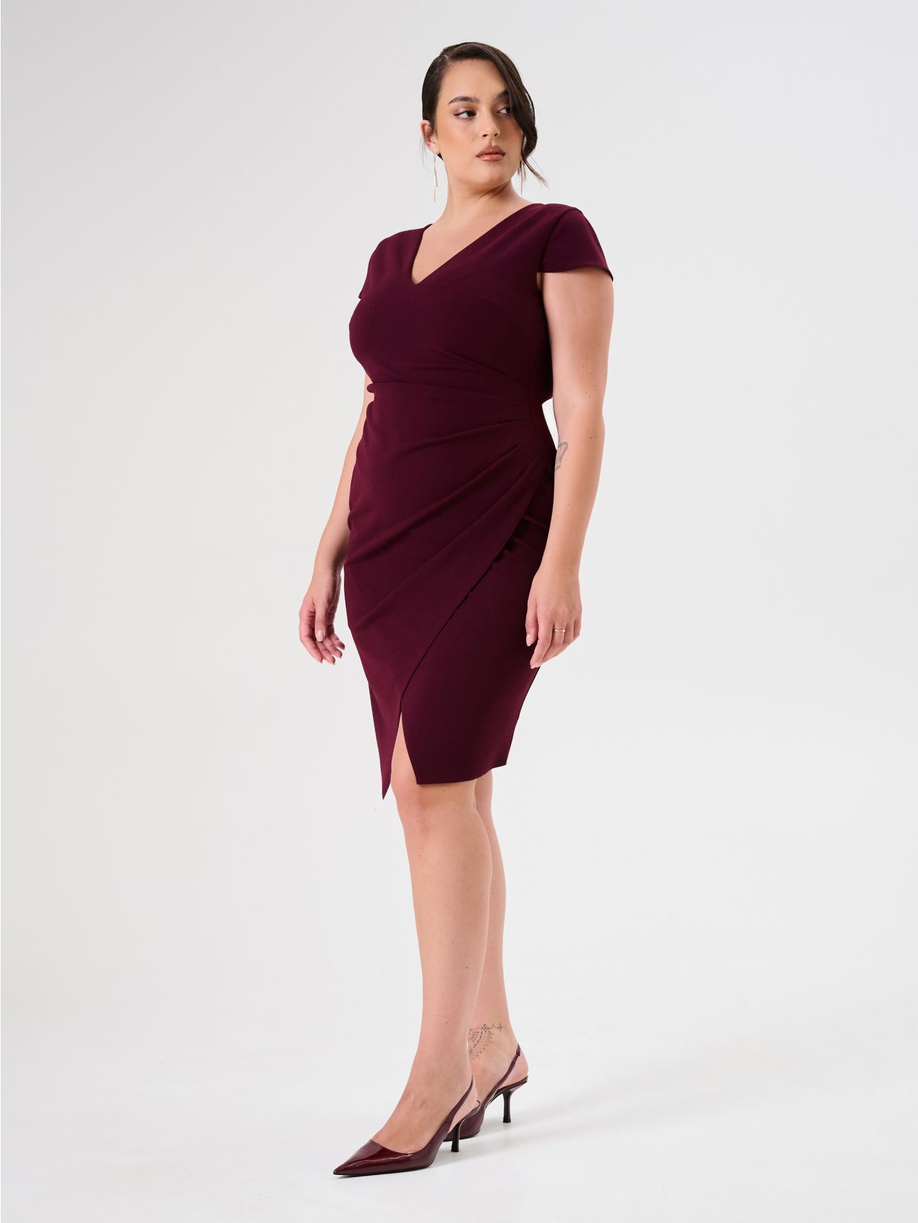 Vestido de tubo curvy en neopreno crepé burdeos in_i7
