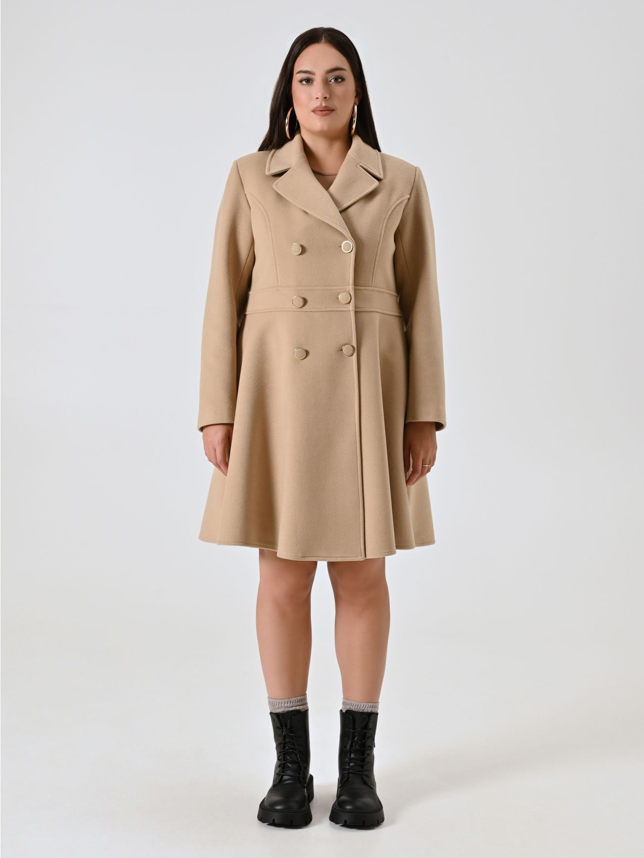Abrigo curvy camel det_1