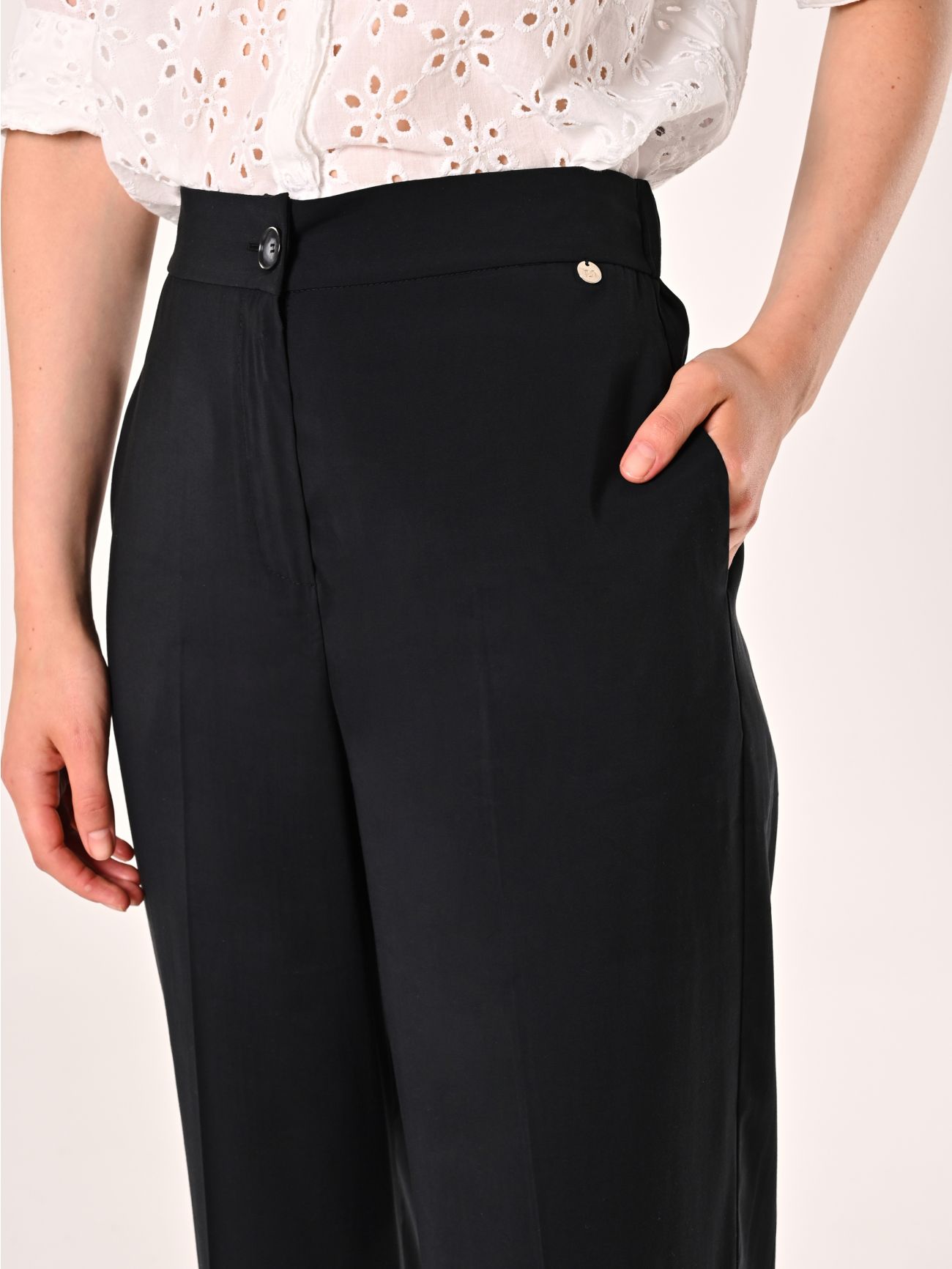 Lockere Hose in Schwarz in_i5
