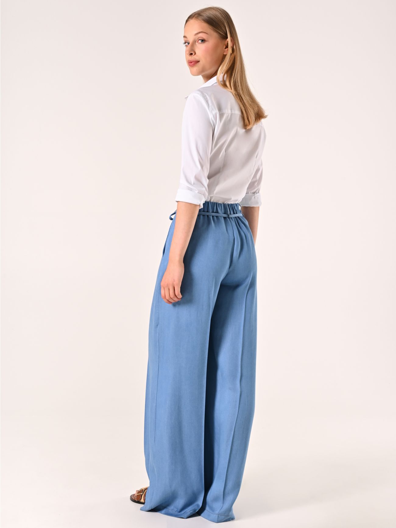 Weite Hose aus Chambray det_3