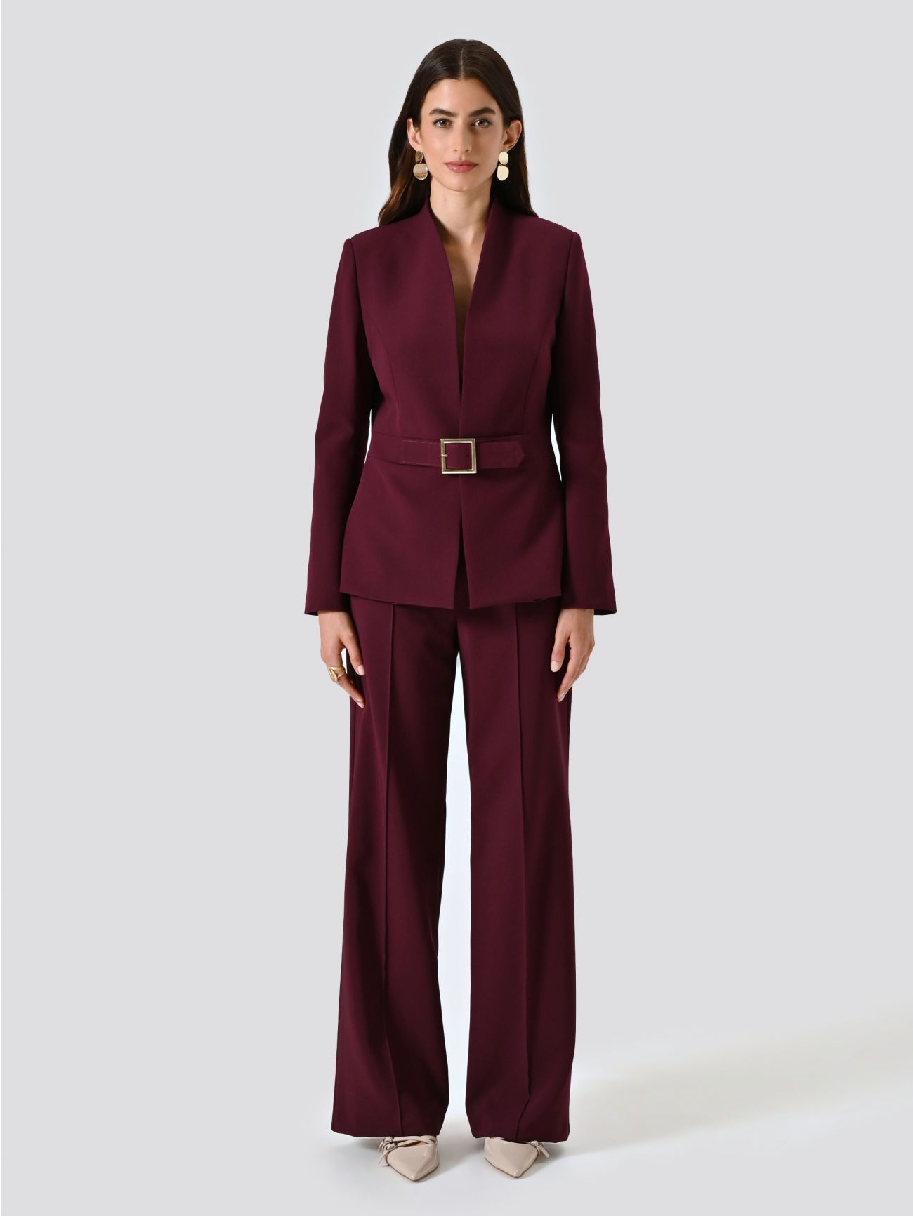Veste bordeaux en tissu technique avec boucle géométrique det_1