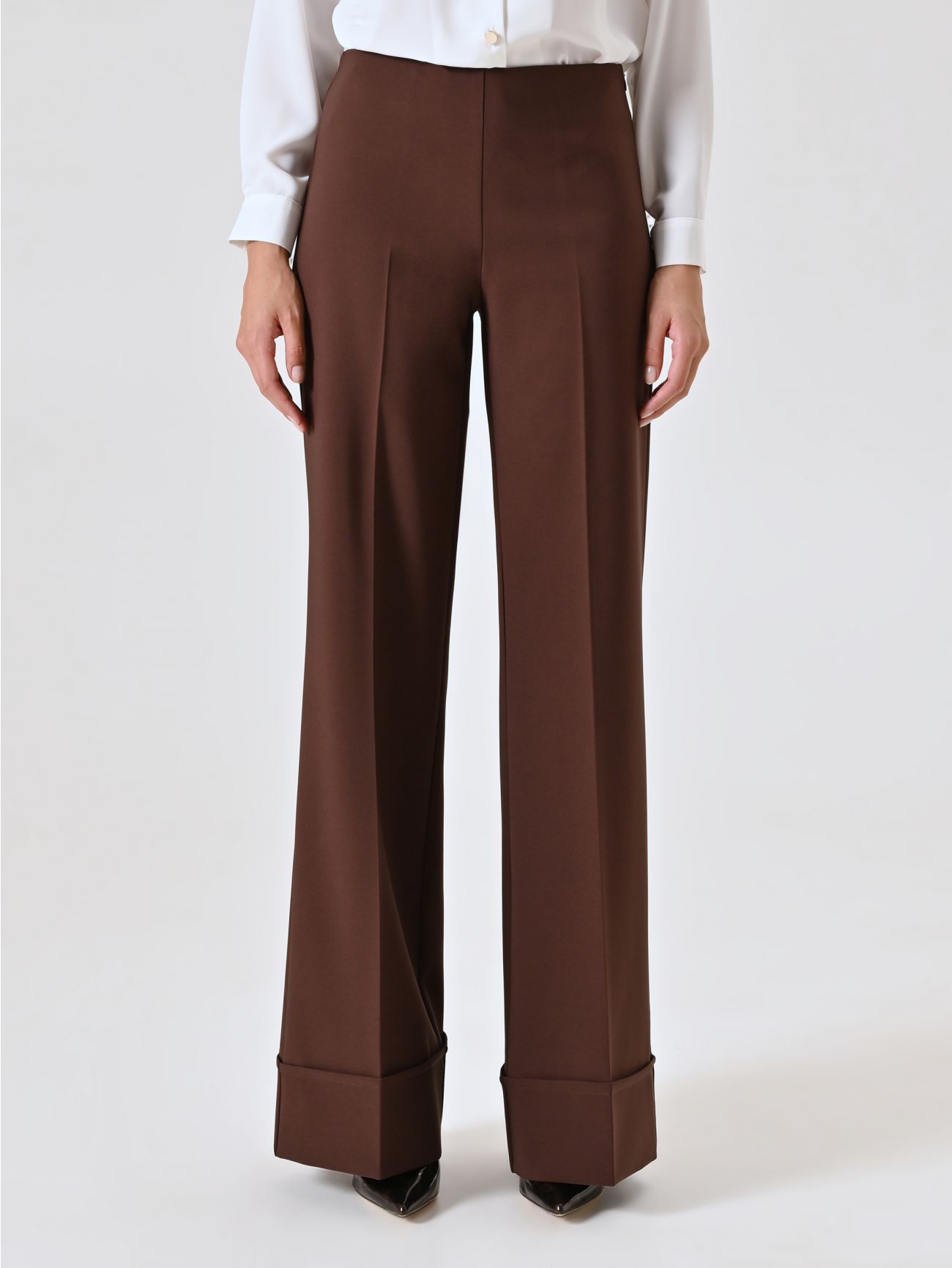 Pantaloni Marrone Cioccolato Ampi con Maxi Risvolto in Tessuto Tecnico det_2