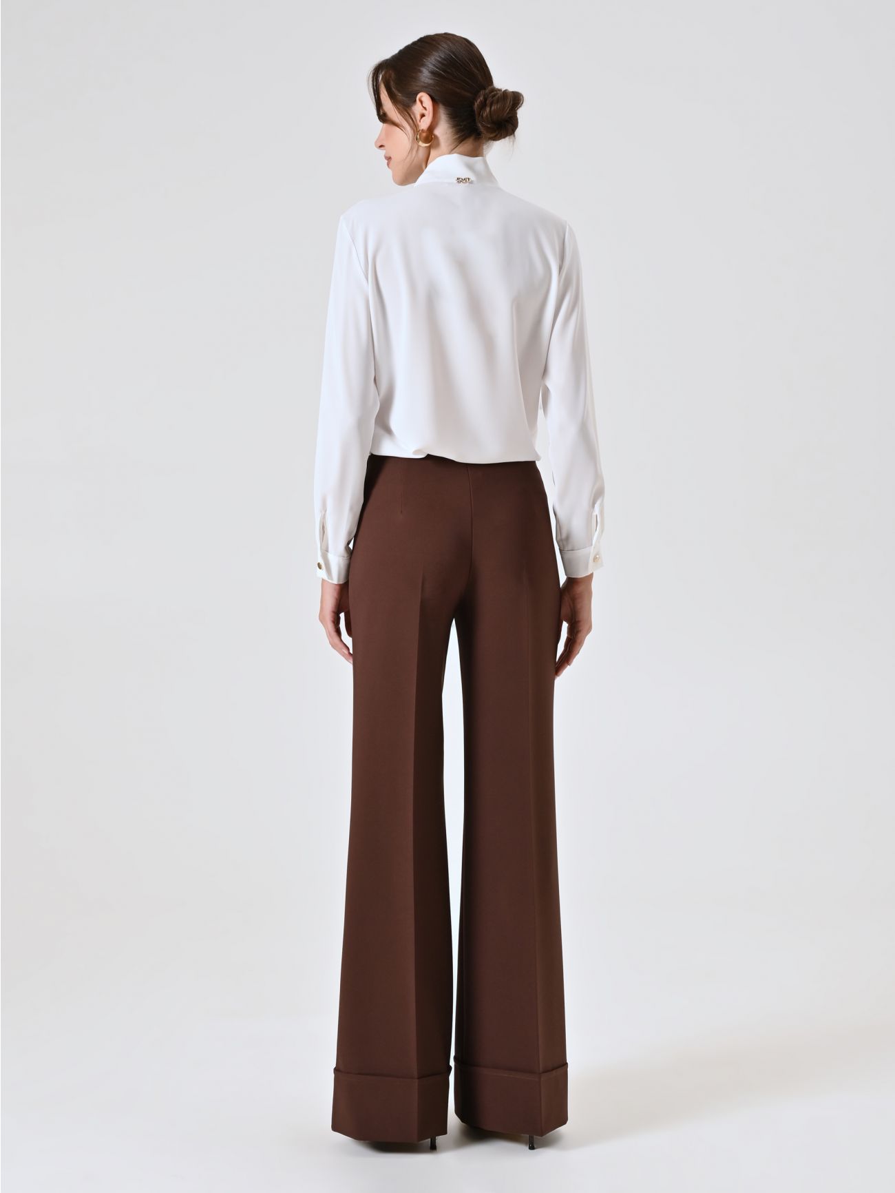 Pantaloni Marrone Cioccolato Ampi con Maxi Risvolto in Tessuto Tecnico det_3