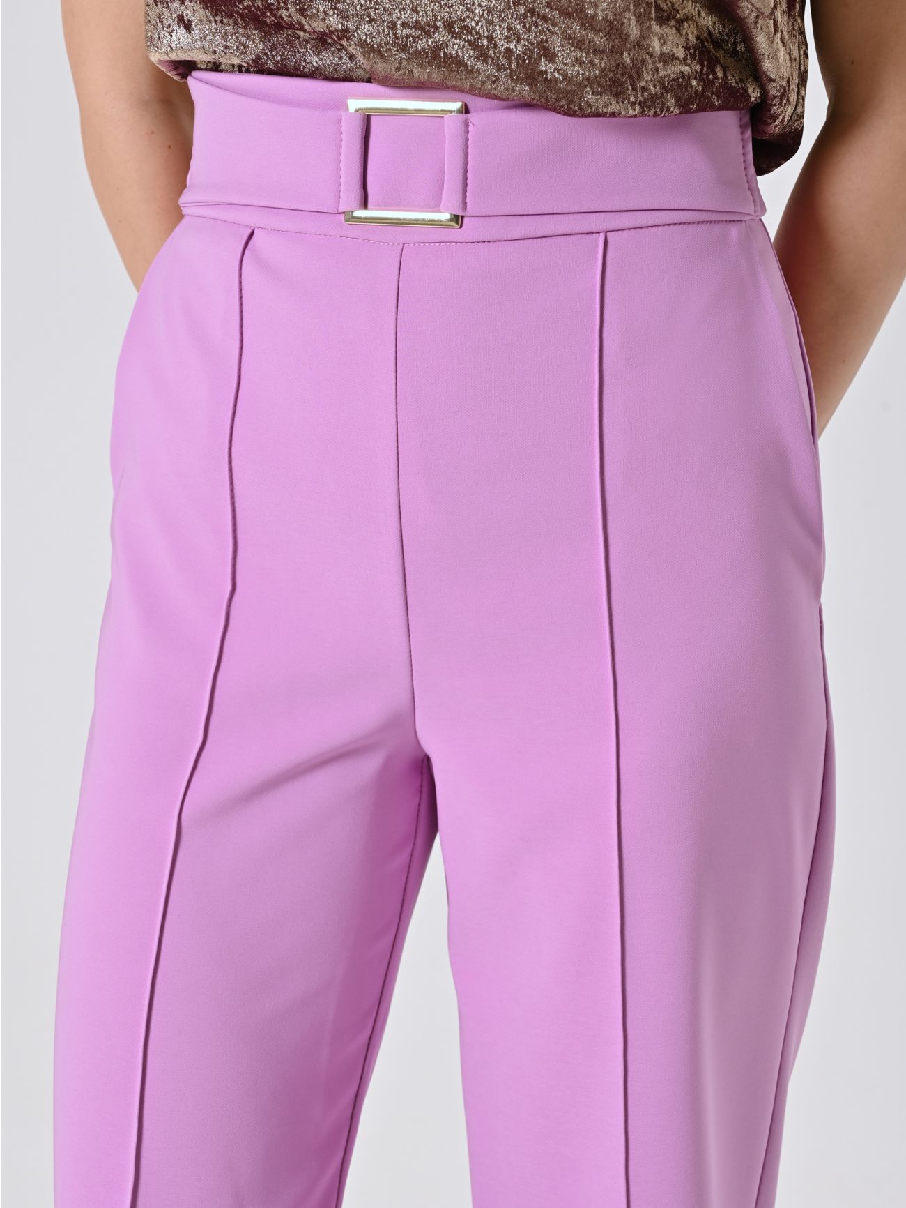 Pantaloni Rosa Orchidea con Fibbia Geometrica in Tessuto Tecnico  in_i5