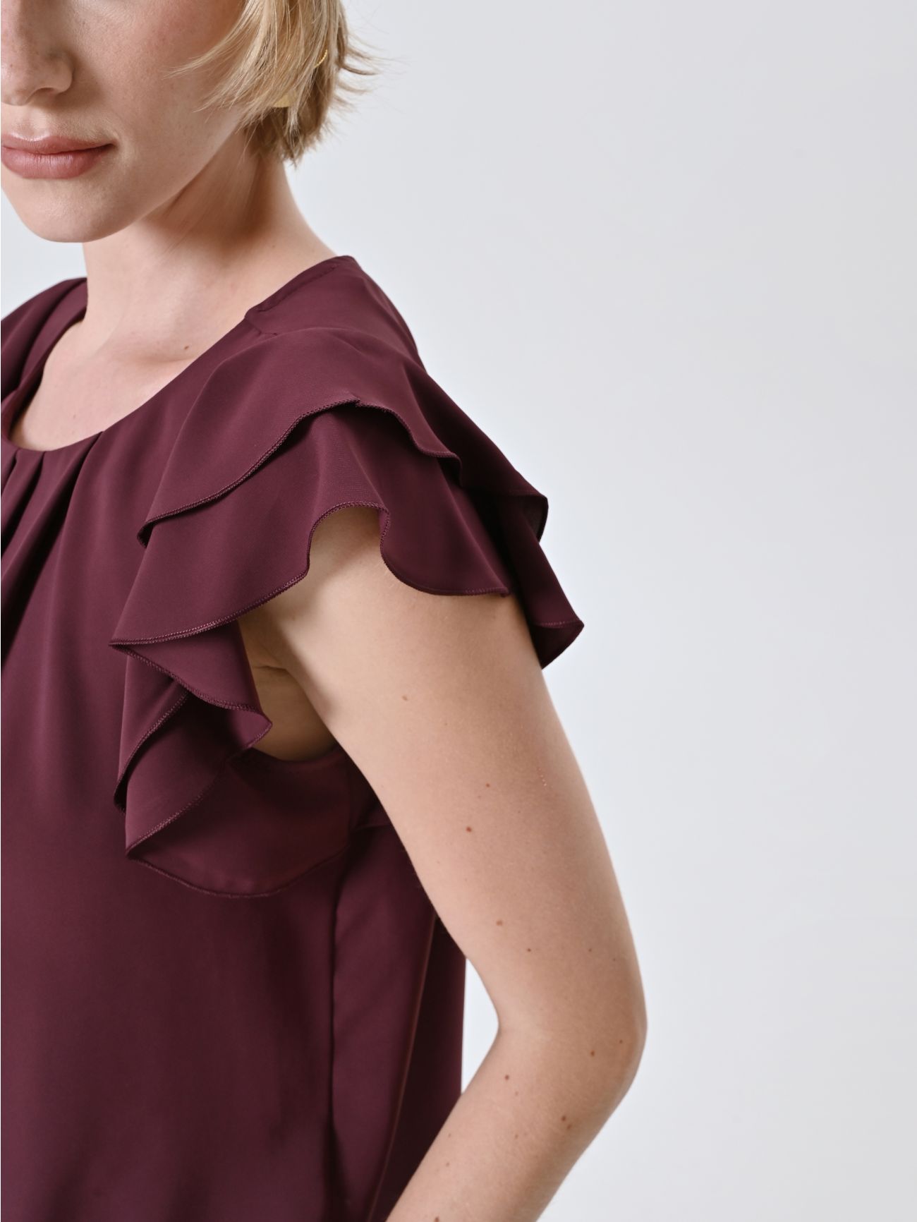 Burgundy Top with Cap Sleeves in_i5