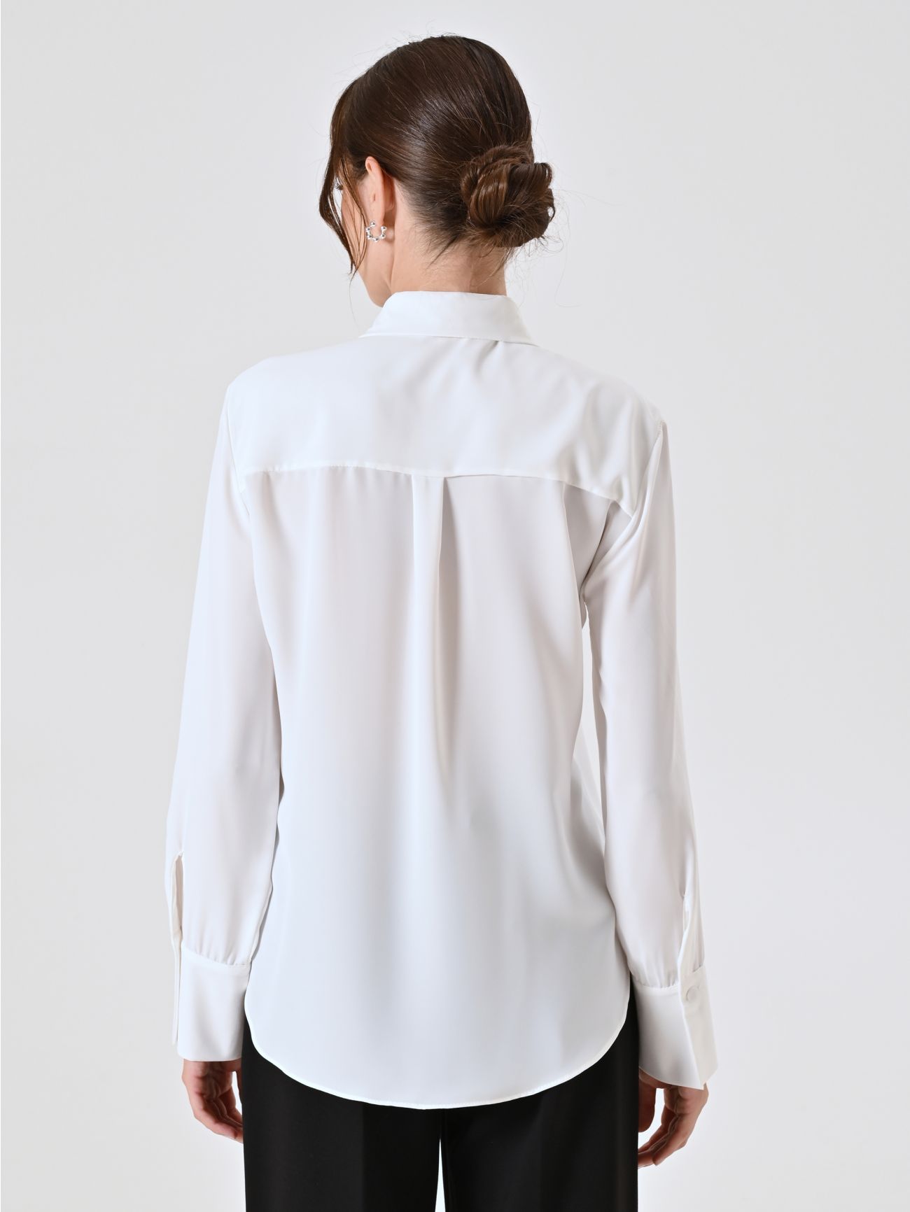 White Shirt with Covered Buttons det_3
