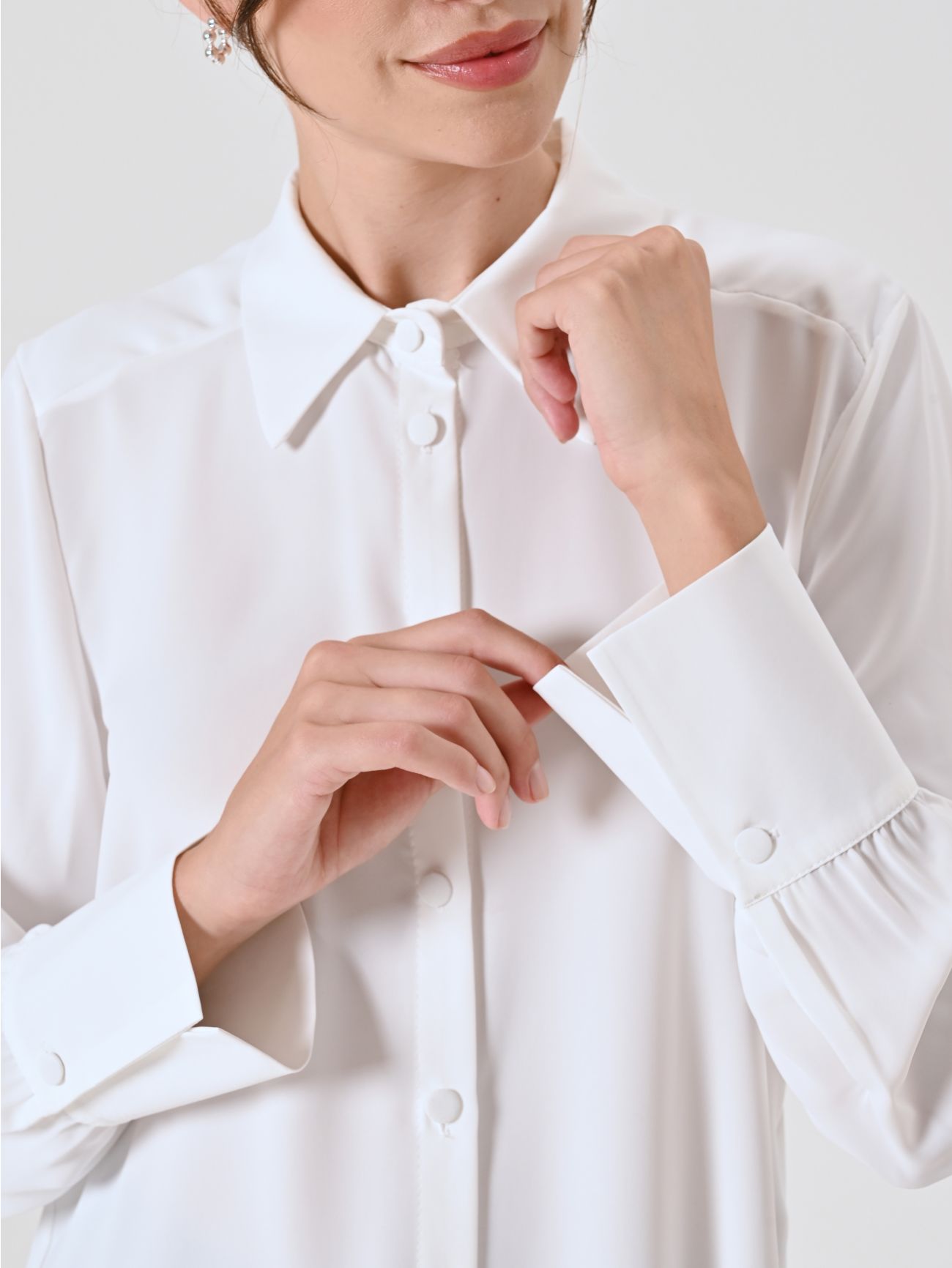 White Shirt with Covered Buttons in_i5