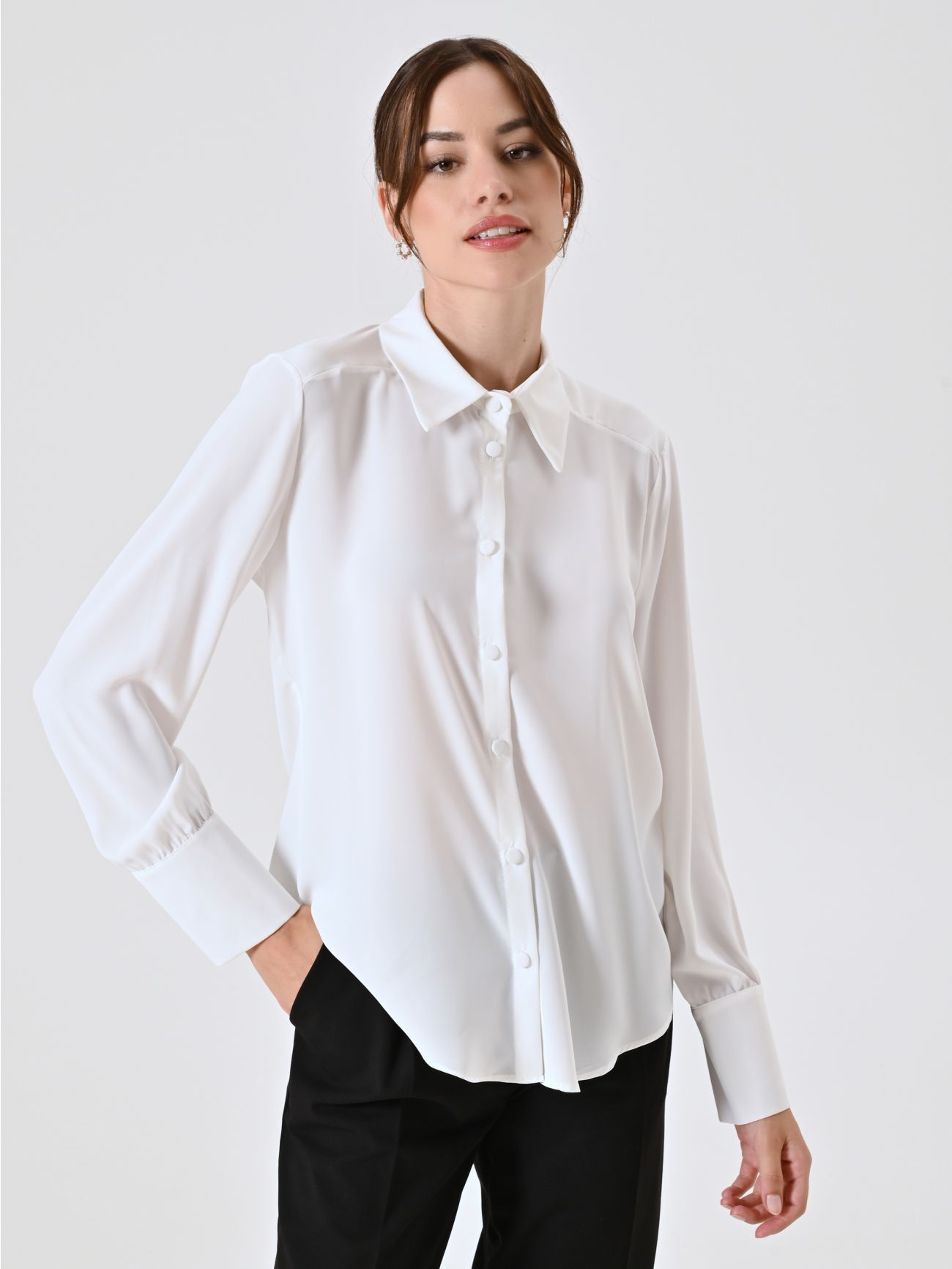White Shirt with Covered Buttons in_i7