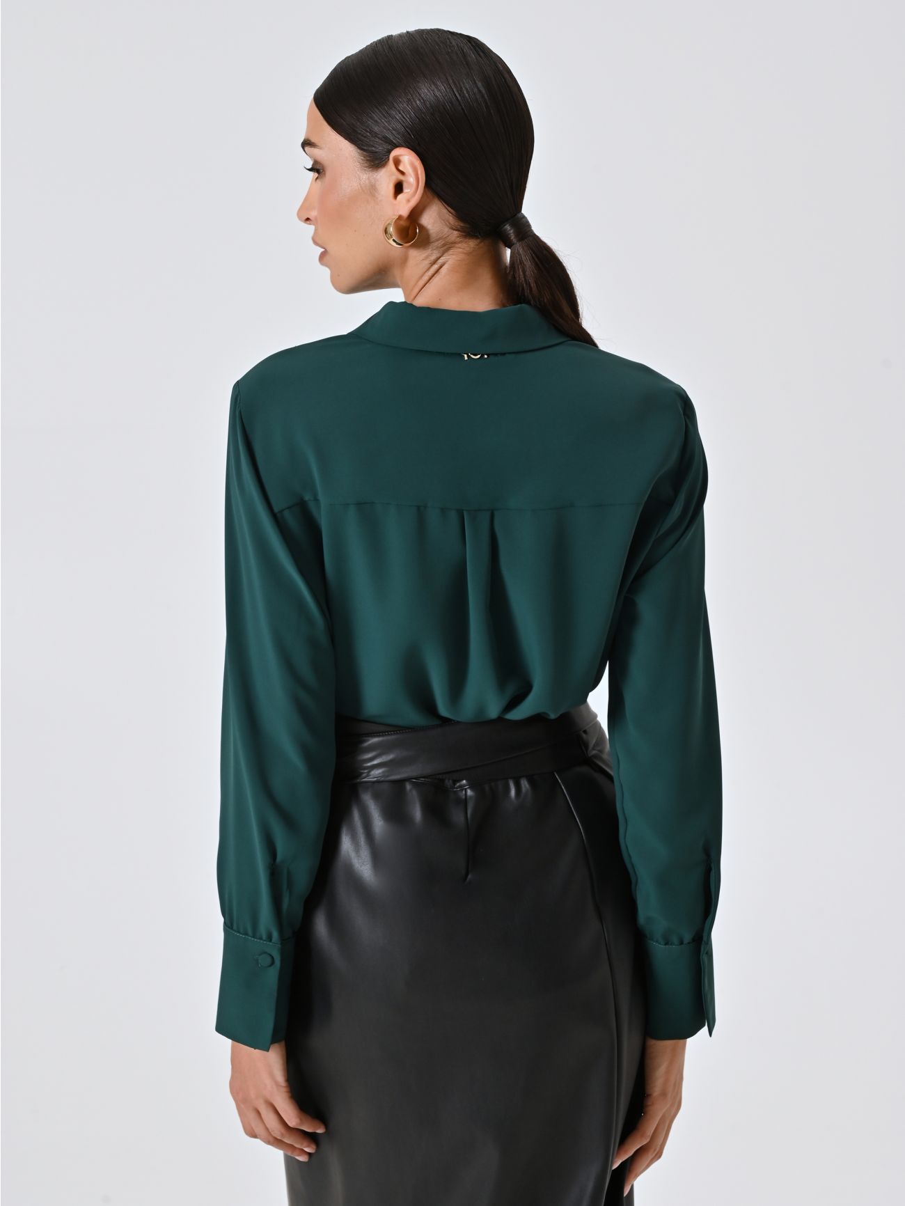 Camicia Verde con Bottoncini Ricoperti det_3