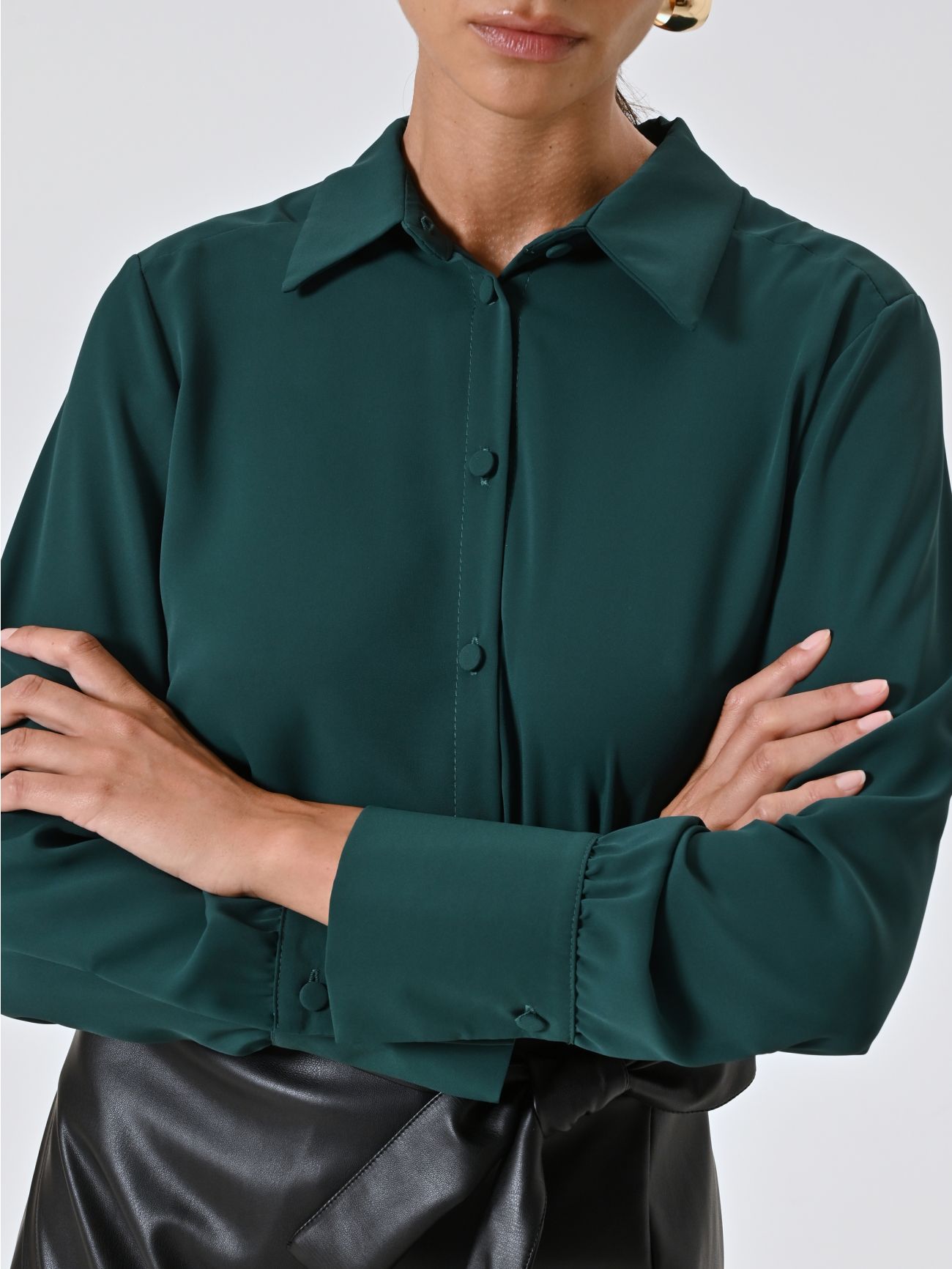 Camicia Verde con Bottoncini Ricoperti in_i5