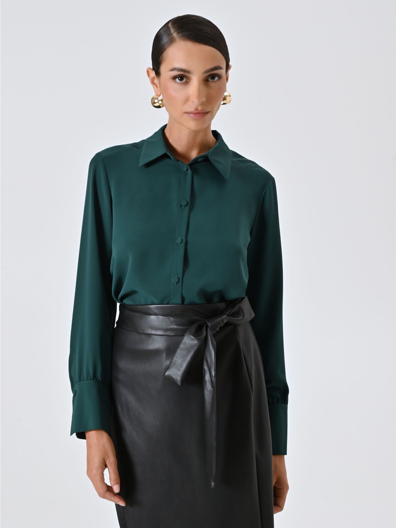 Camicia Verde con Bottoncini Ricoperti in_i7