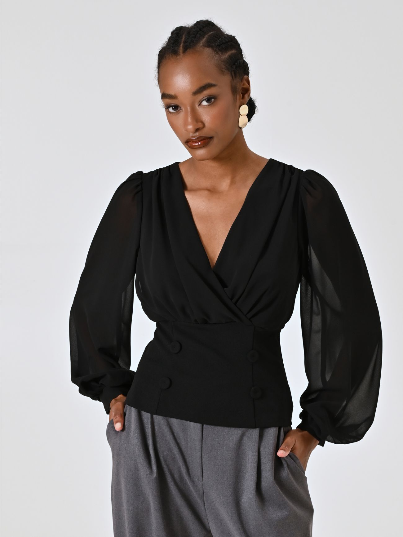 Blusa in Georgette Nera con Bottoni Ricoperti in_i7