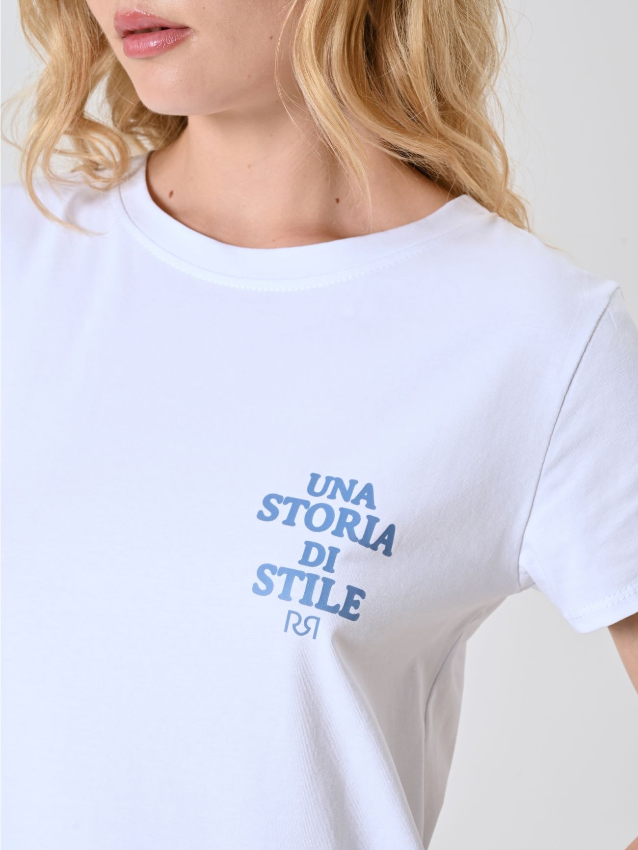 T-shirt Bianca in Cotone Storia di Stile in_i5