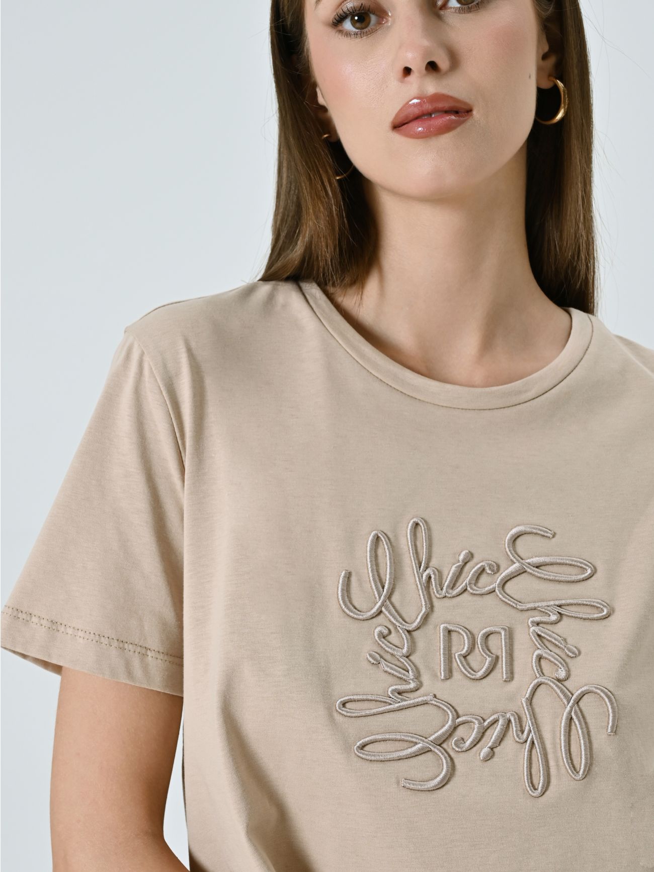T-Shirt Beige con Ricamo in Rilievo in_i5