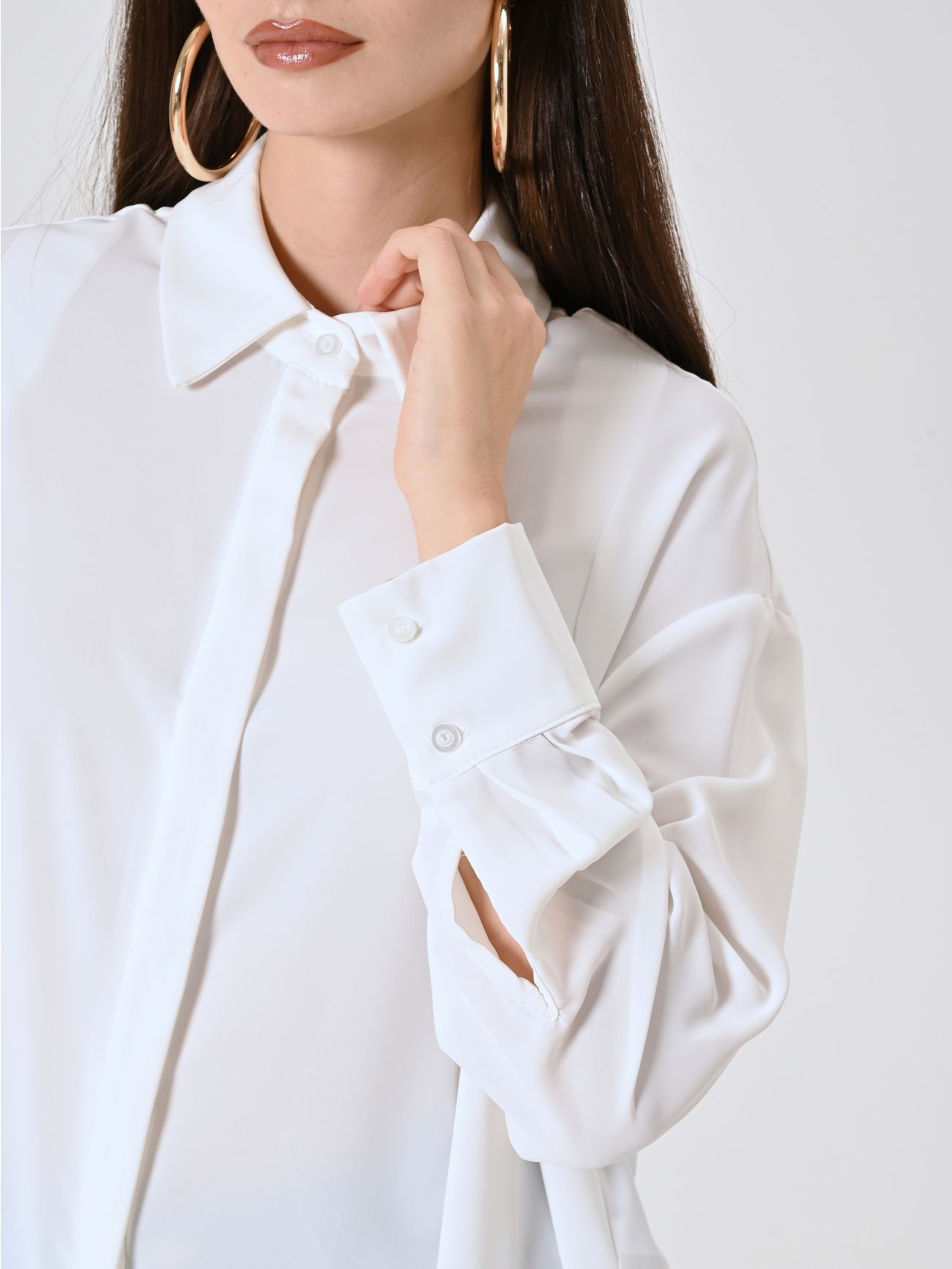 Camisa blanca con botones revestidos in_i5