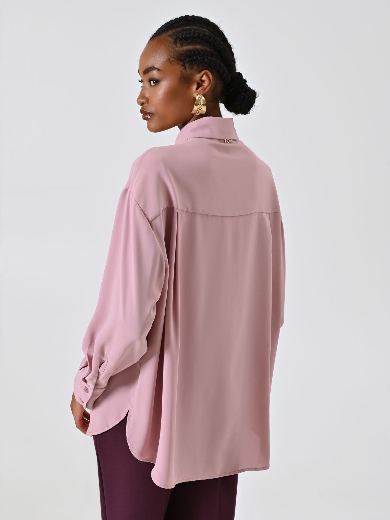 Weiße Bluse mit verdeckten Knöpfen det_3