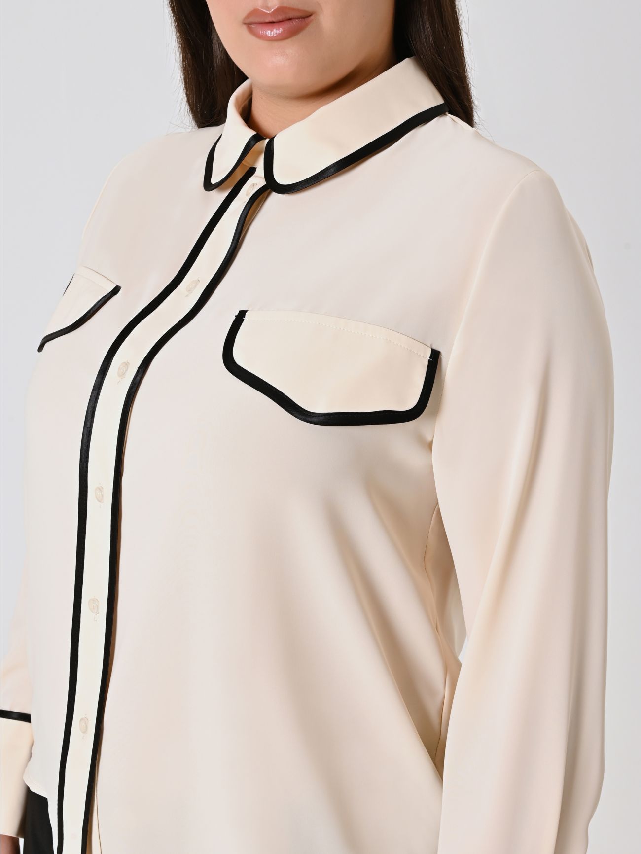 Curvy Blouse with Piping in_i5