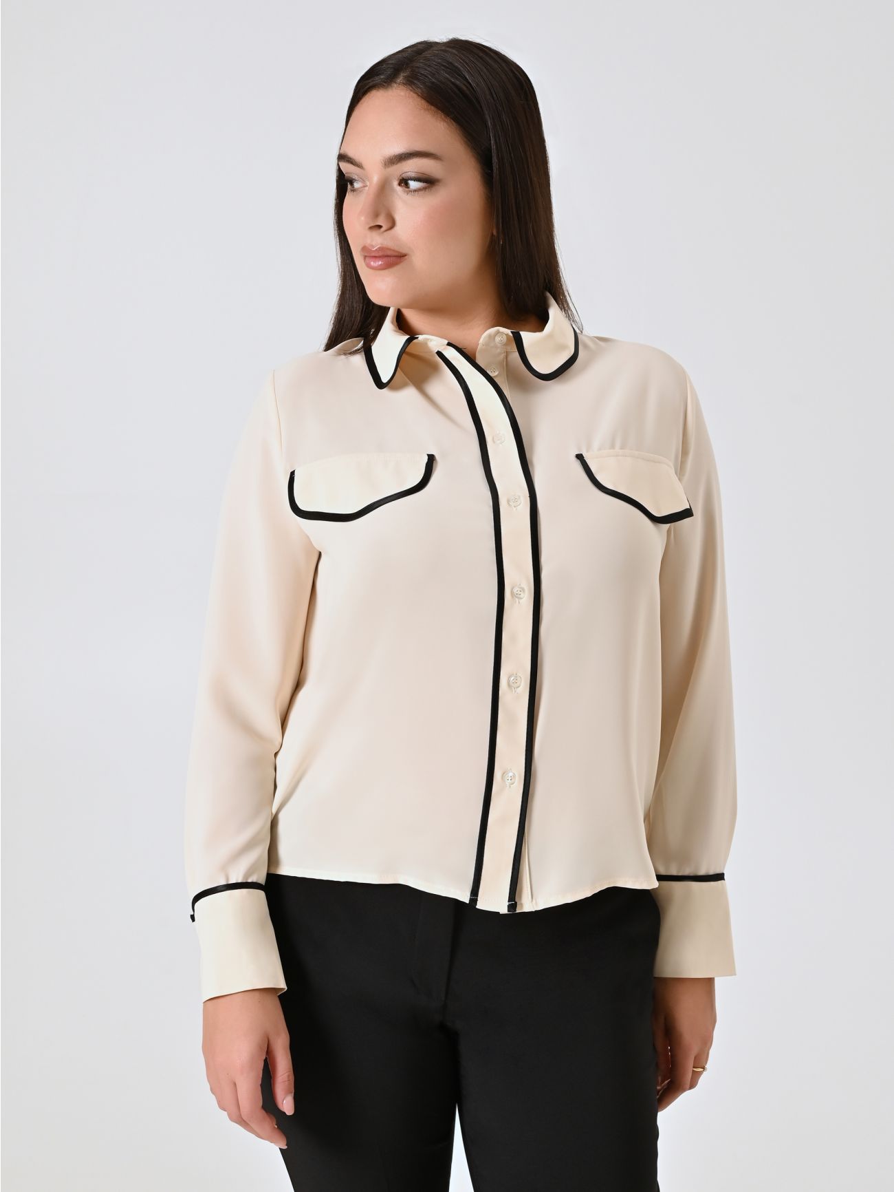 Curvy Blouse with Piping in_i7