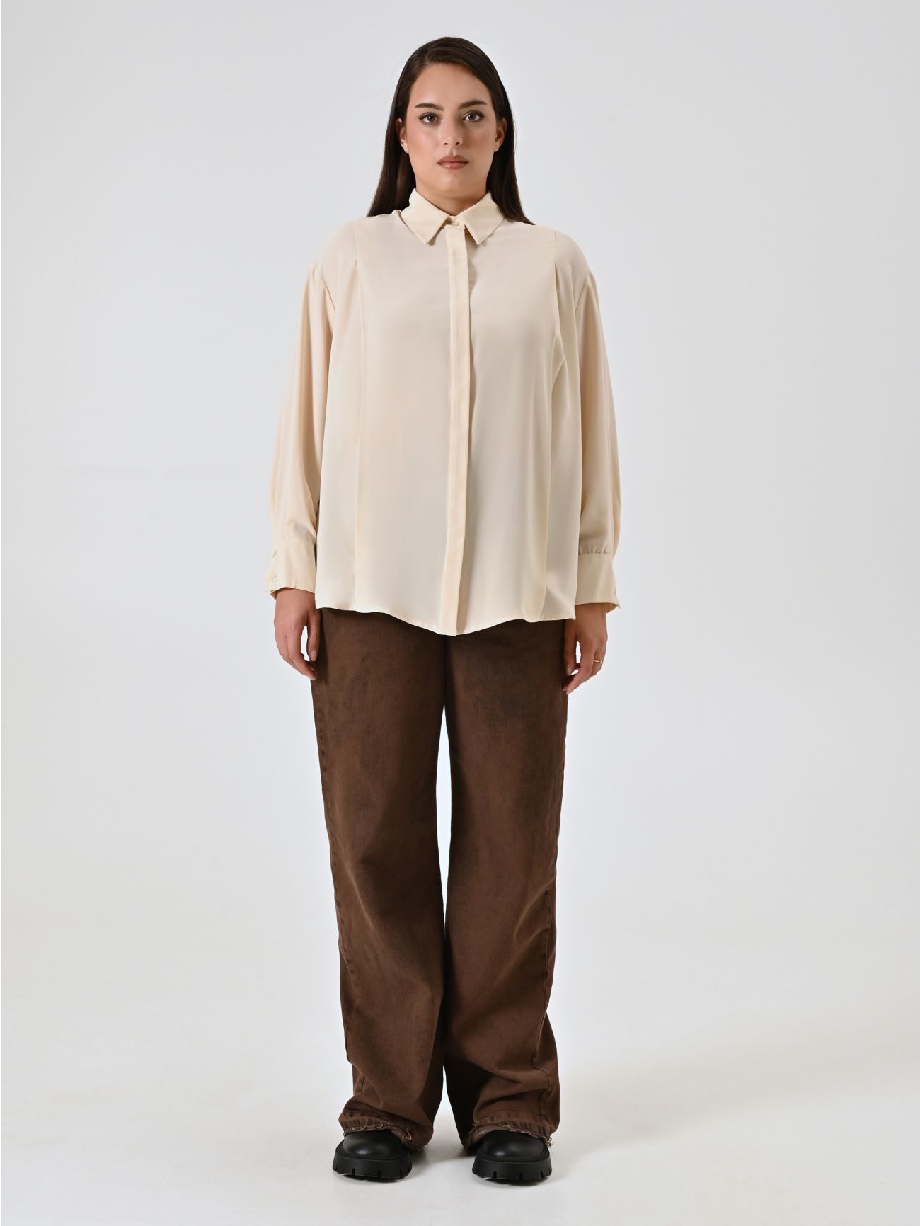 Curvy White Shirt det_1