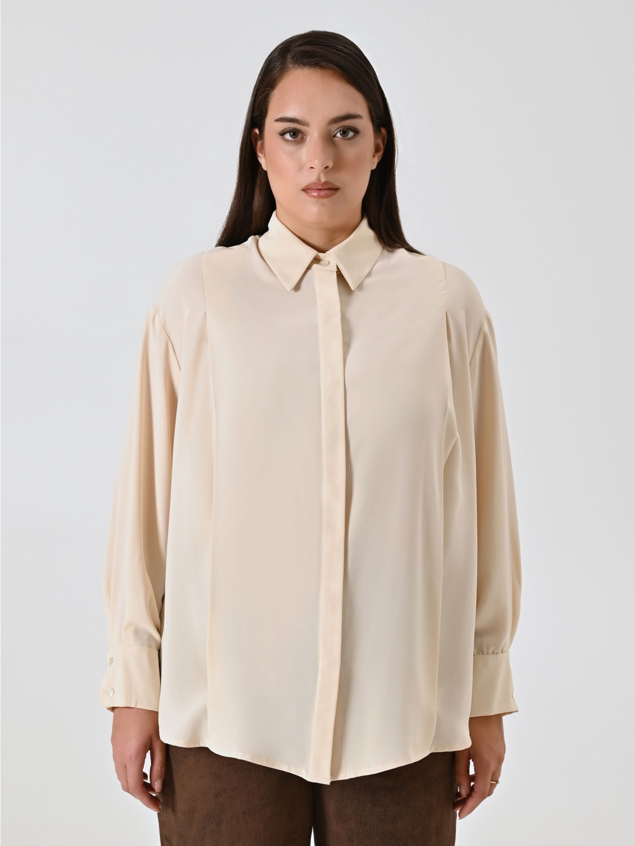 Curvy White Shirt det_2
